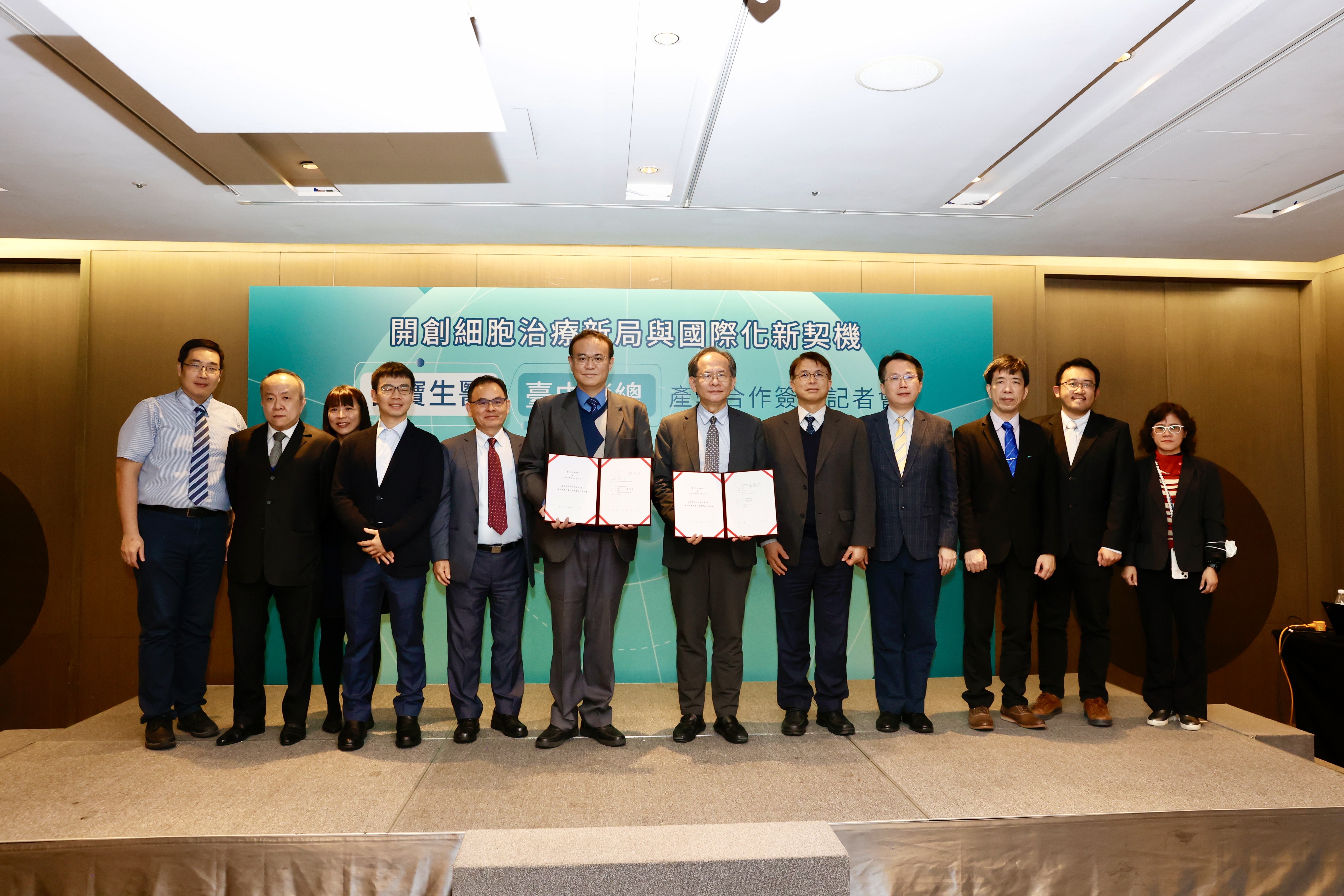 台寶生醫與中榮簽署產學研究暨應用推廣合作協議，台寶生醫將提供中榮近2300萬元的經費預算，藉此建構完整的細胞治療與再生醫學的產學合作平台。