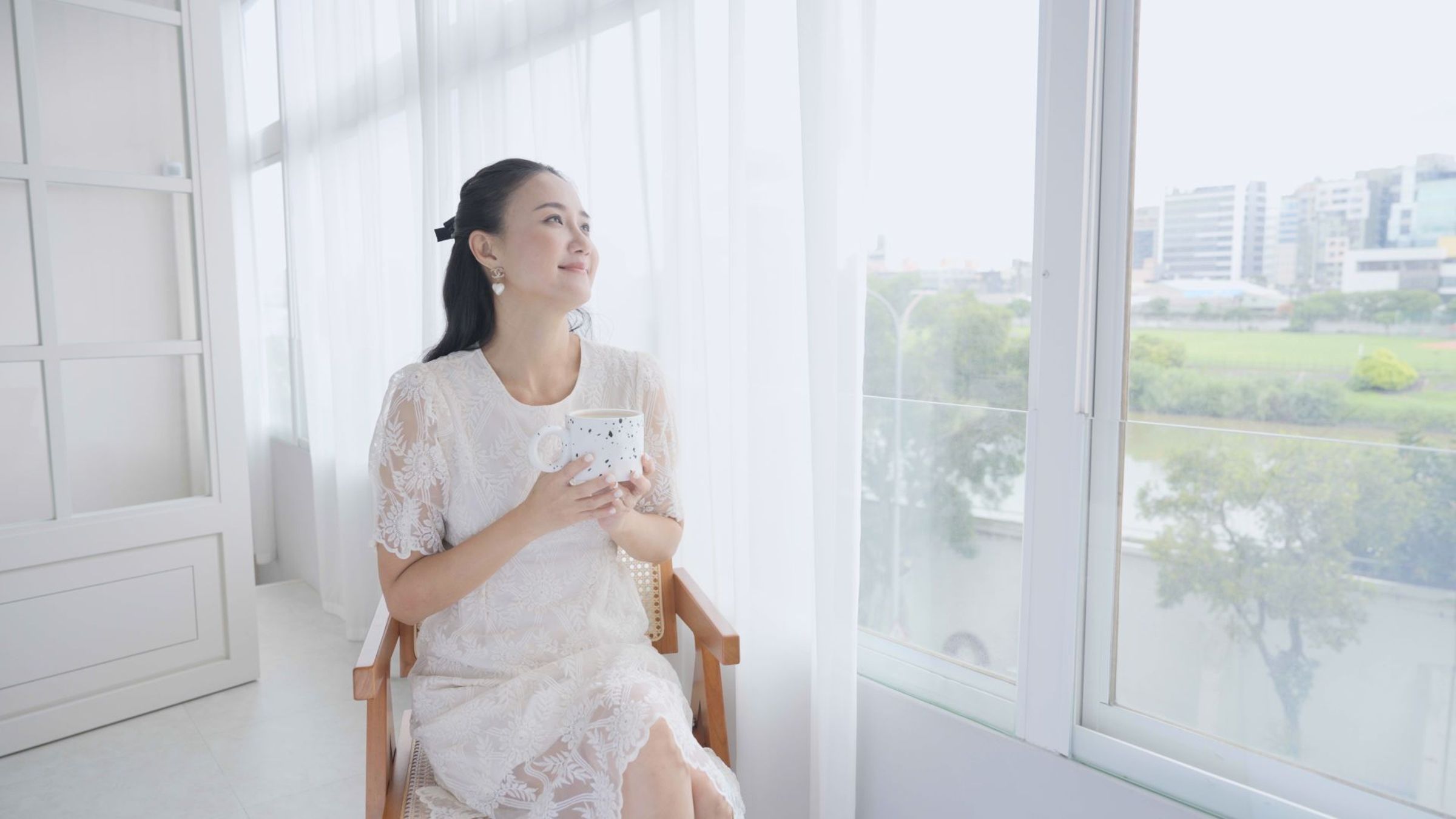 何妤玟說「LBV裸視美老花熟齡雷射」是她非常正確的選擇,最重要的是與老花眼鏡說再見,讓她的視力和外貌都保持青春0破綻!