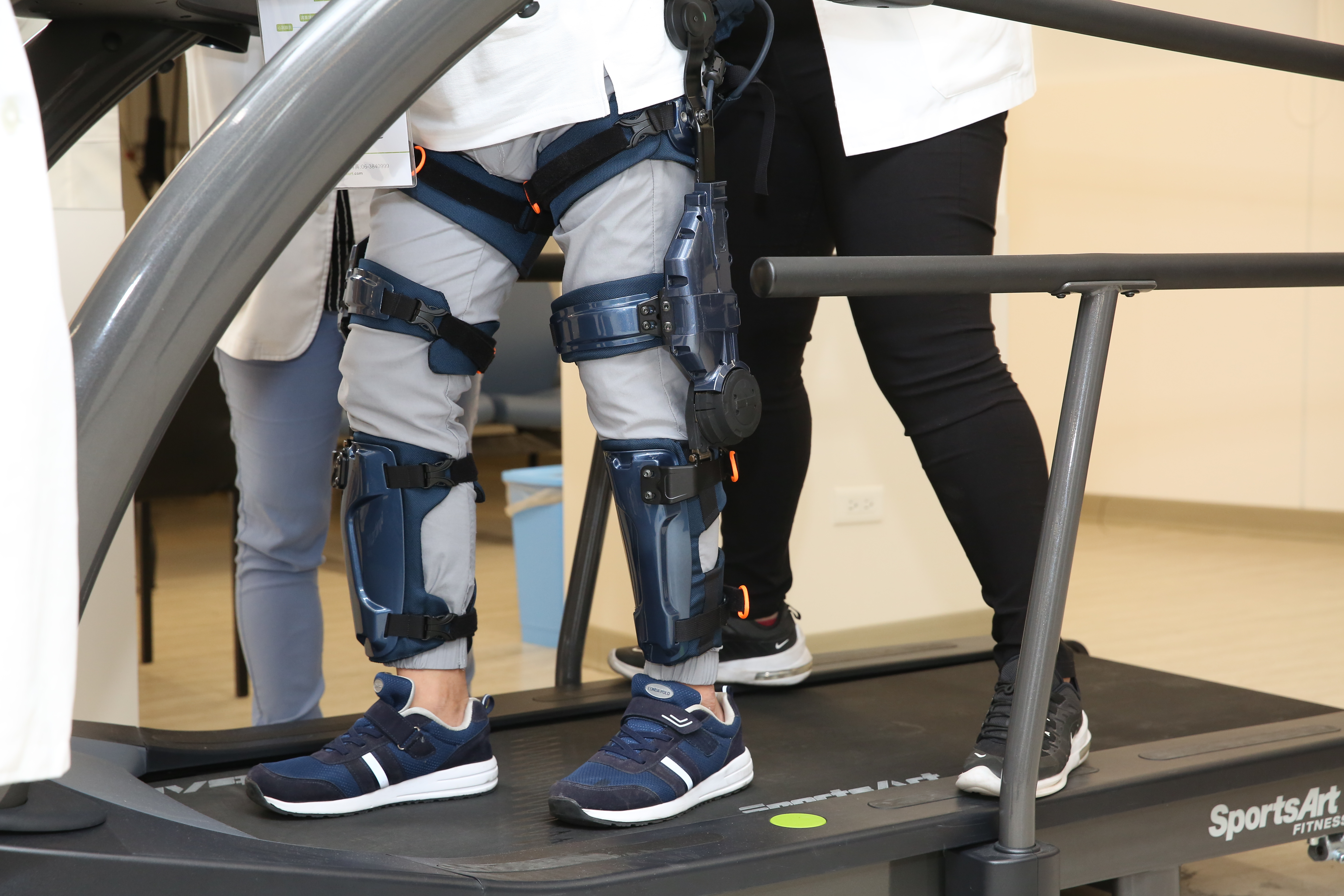 保戶應趁現在檢視意外醫療保障，若覺得不足應盡快購買。