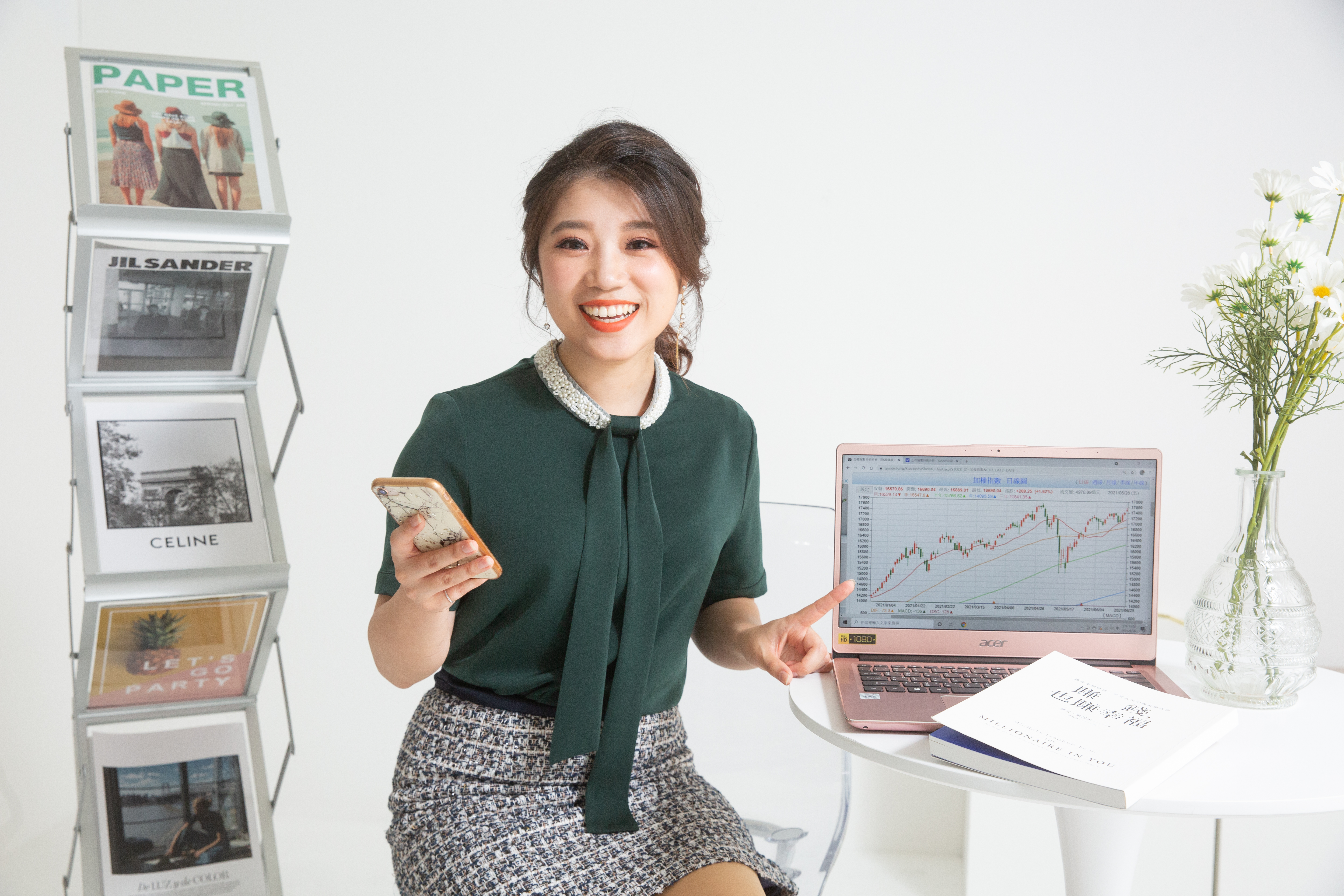 財經主持人葉芷娟看好美股長期走勢，建議小資族用本金加定期定額的方式放大報酬率。