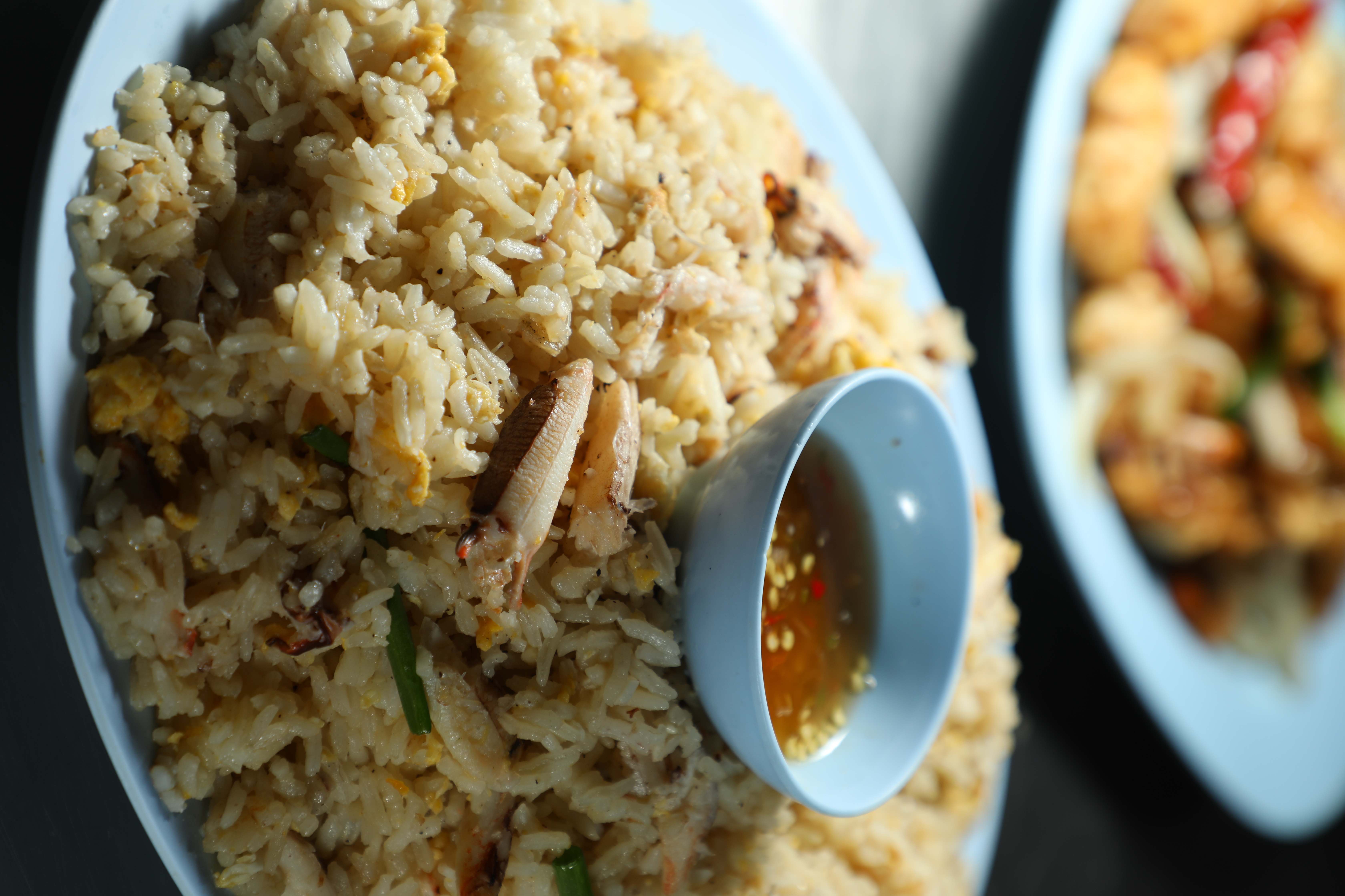「蟹肉炒飯」的分量太嚇人,應該點中份就好。(200泰銖/大份,約NT$176)