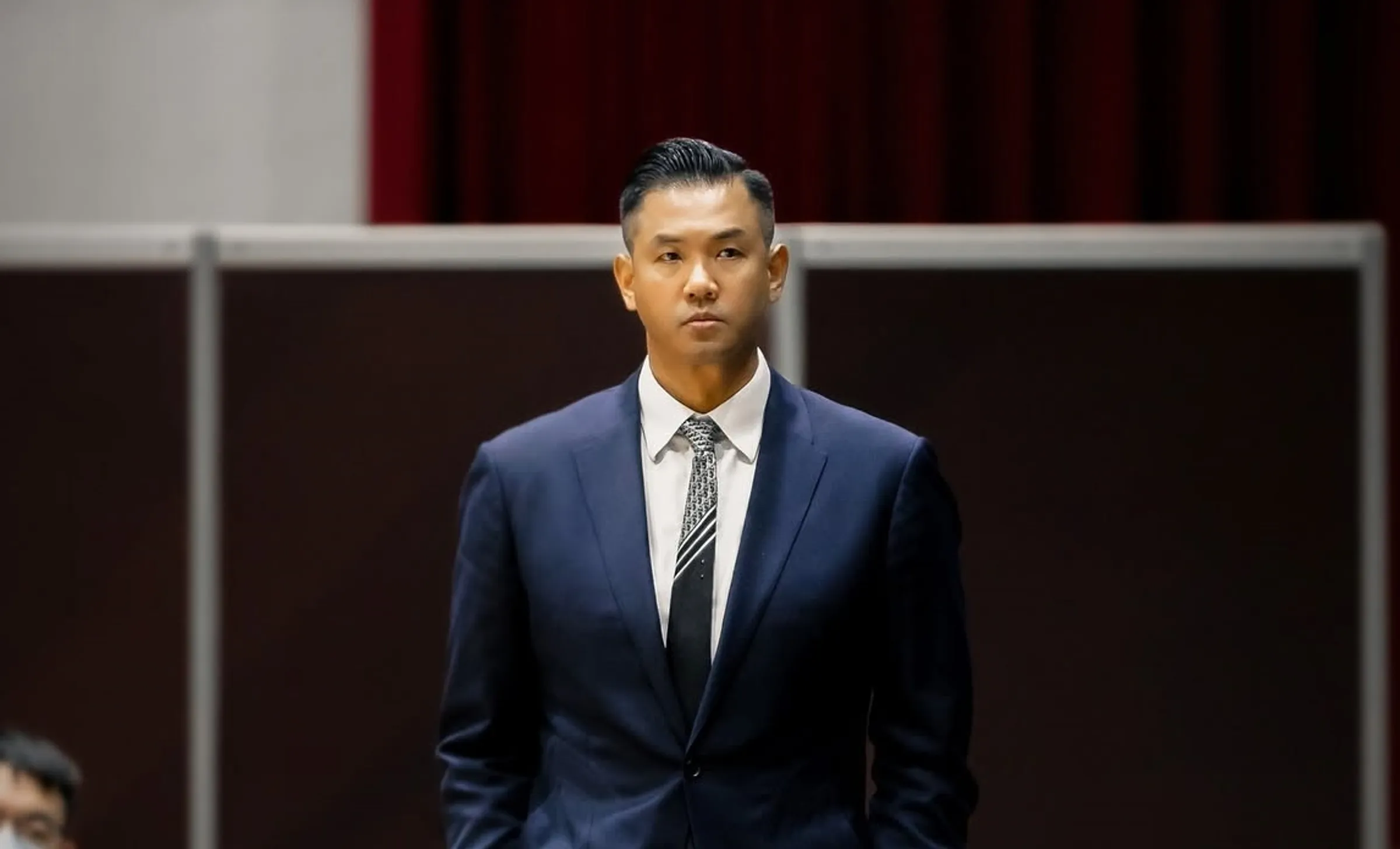 黑人陳建州才剛出院,百歲的奶奶就傳出病危。翻攝自黑人臉書