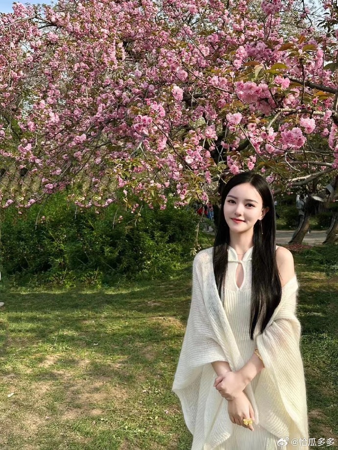 傳出這名小三，其實是KTV紅牌伴遊女。（翻自微博）