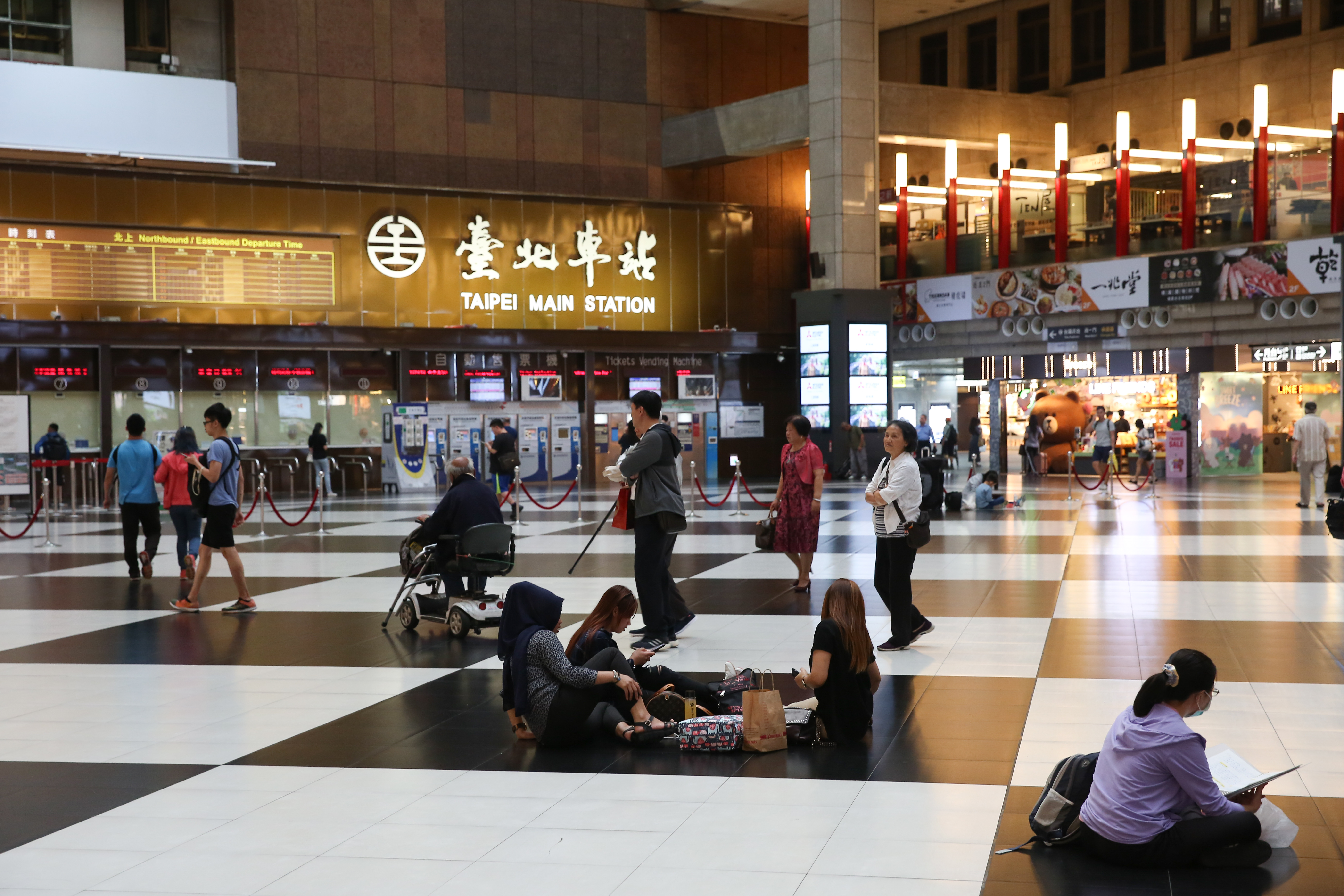 北市府明日下午將在北車進行「高強度無差別攻擊危安實兵演練」。（本刊資料照）