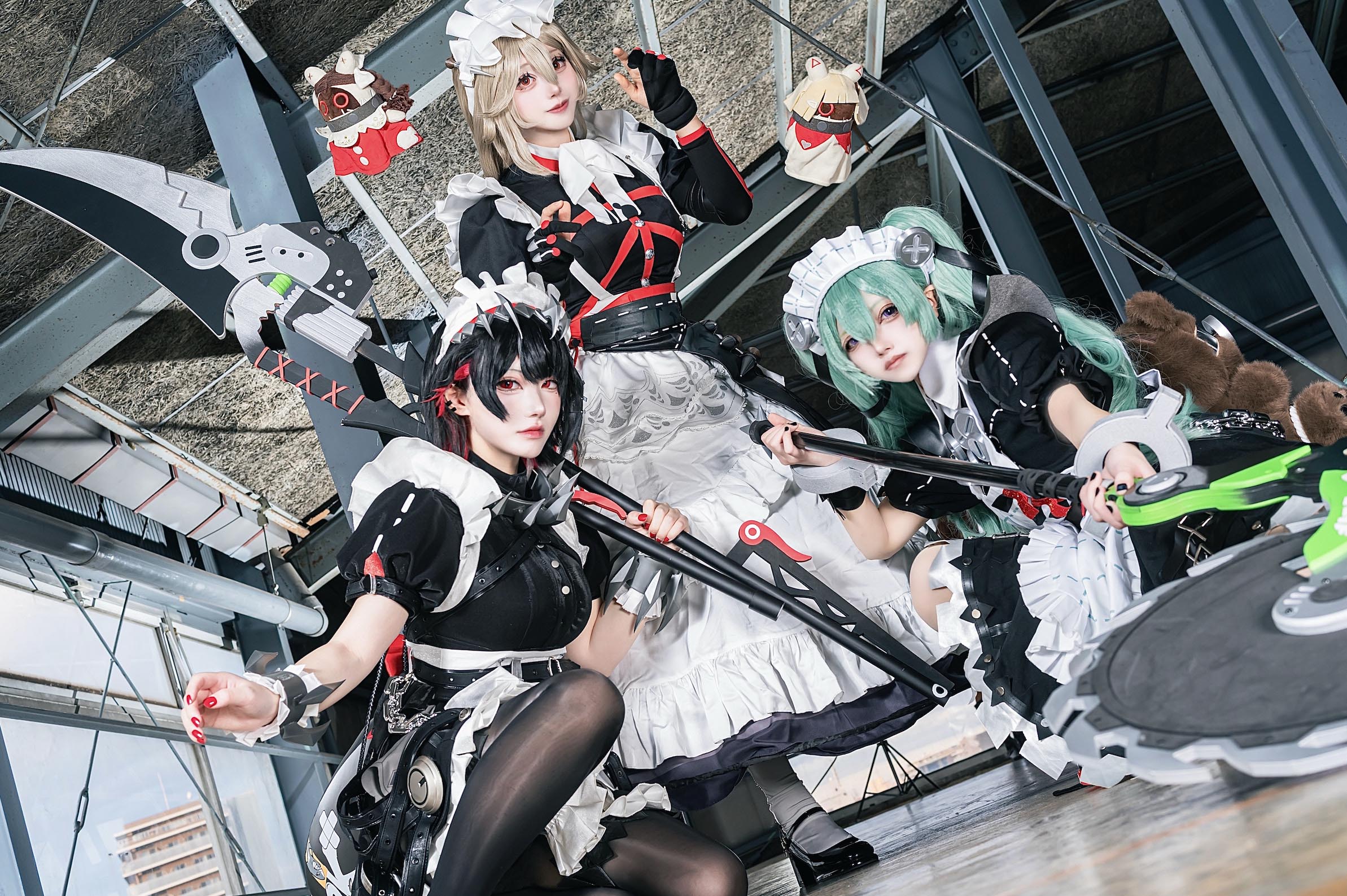 日本Peach（中）、eruk（左） 與志央組成的新銳 Cosplay 團體「桃羽Family」首次海外活動將獻給FF46。（零壹壹貳娛樂有限公司提供）