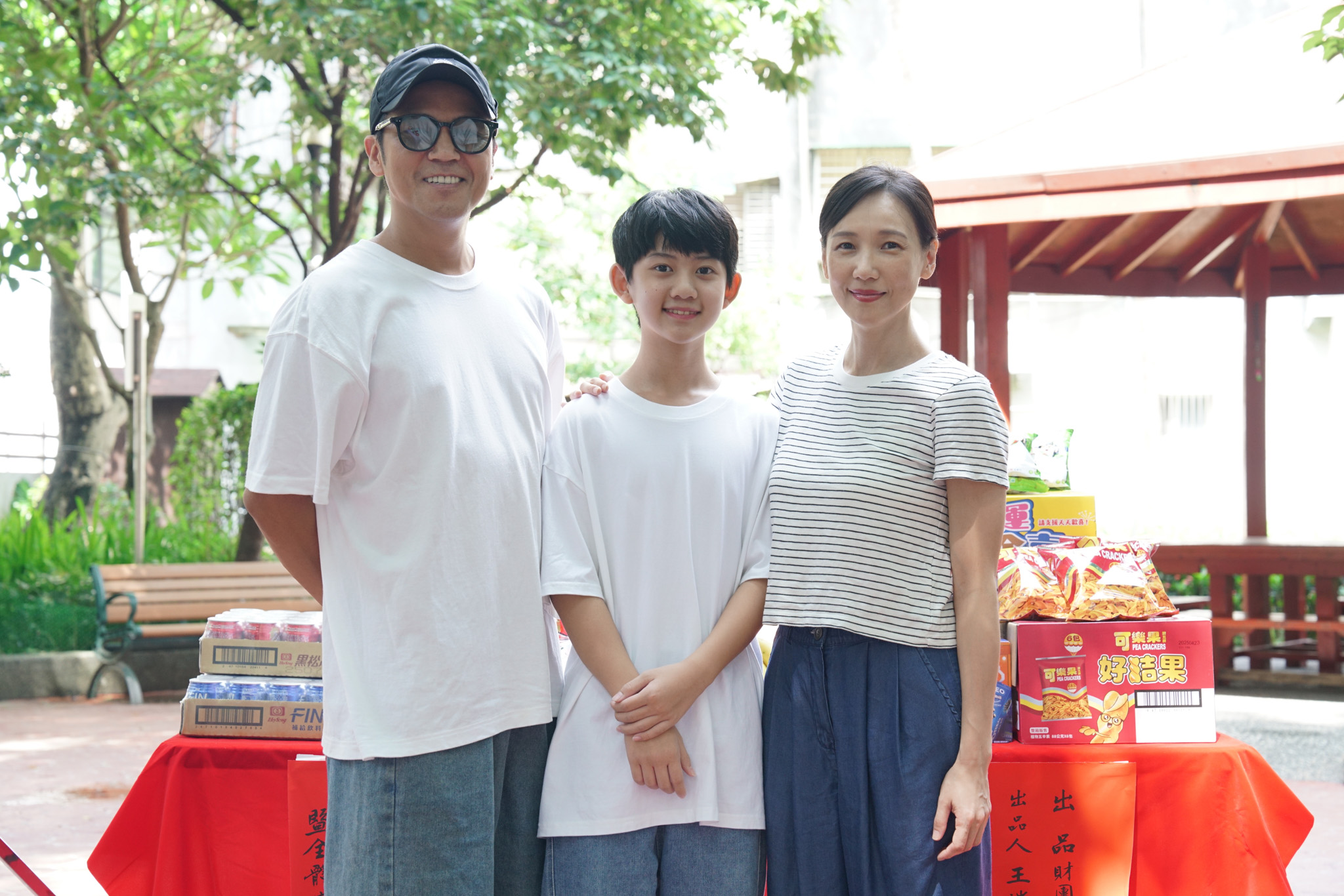 張本渝和徐詣帆飾演一家人。(大愛提供)