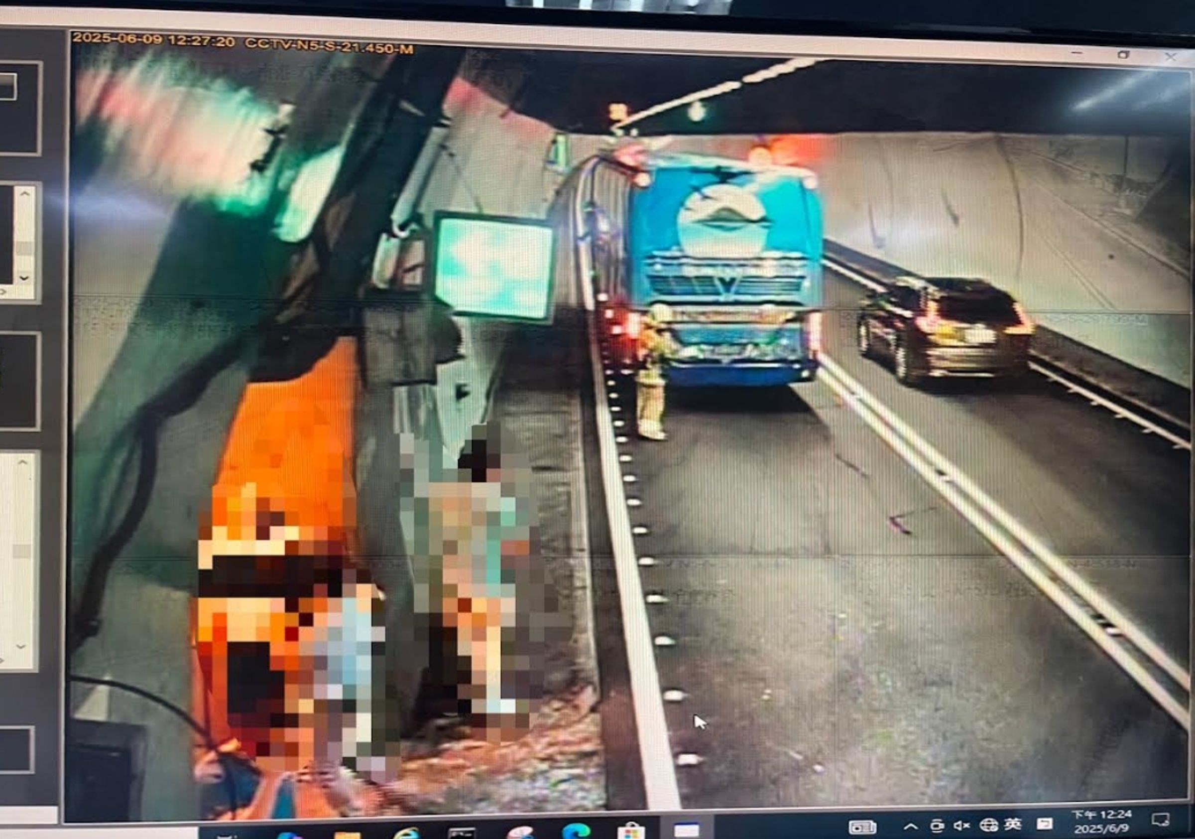 肇事的小貨車駕駛坦言因精神不濟撞上其他2車。(翻攝畫面)