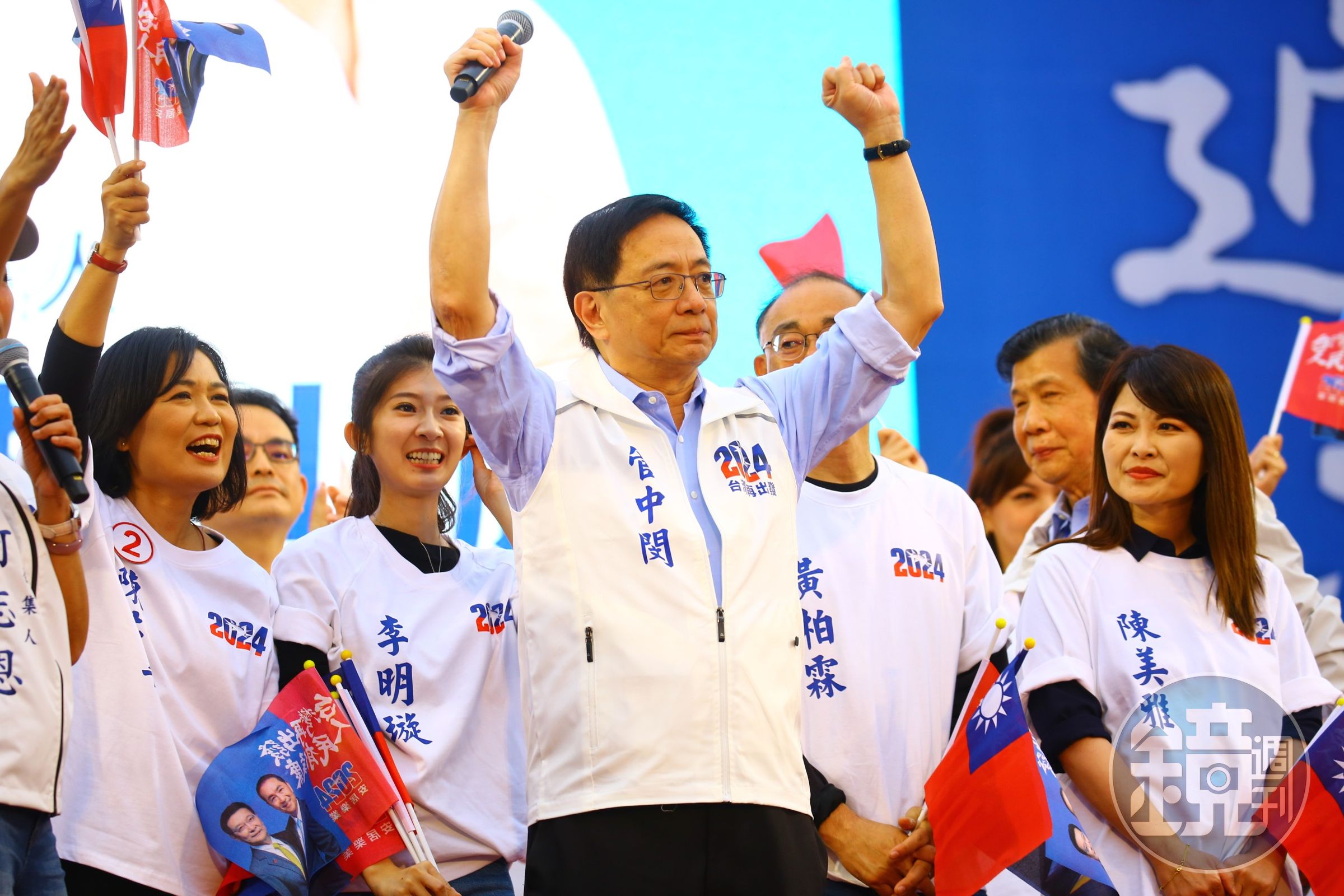 管中閔（圖）現身國民黨位於高雄的造勢大會，喊話大家將票投給侯友宜、趙少康。