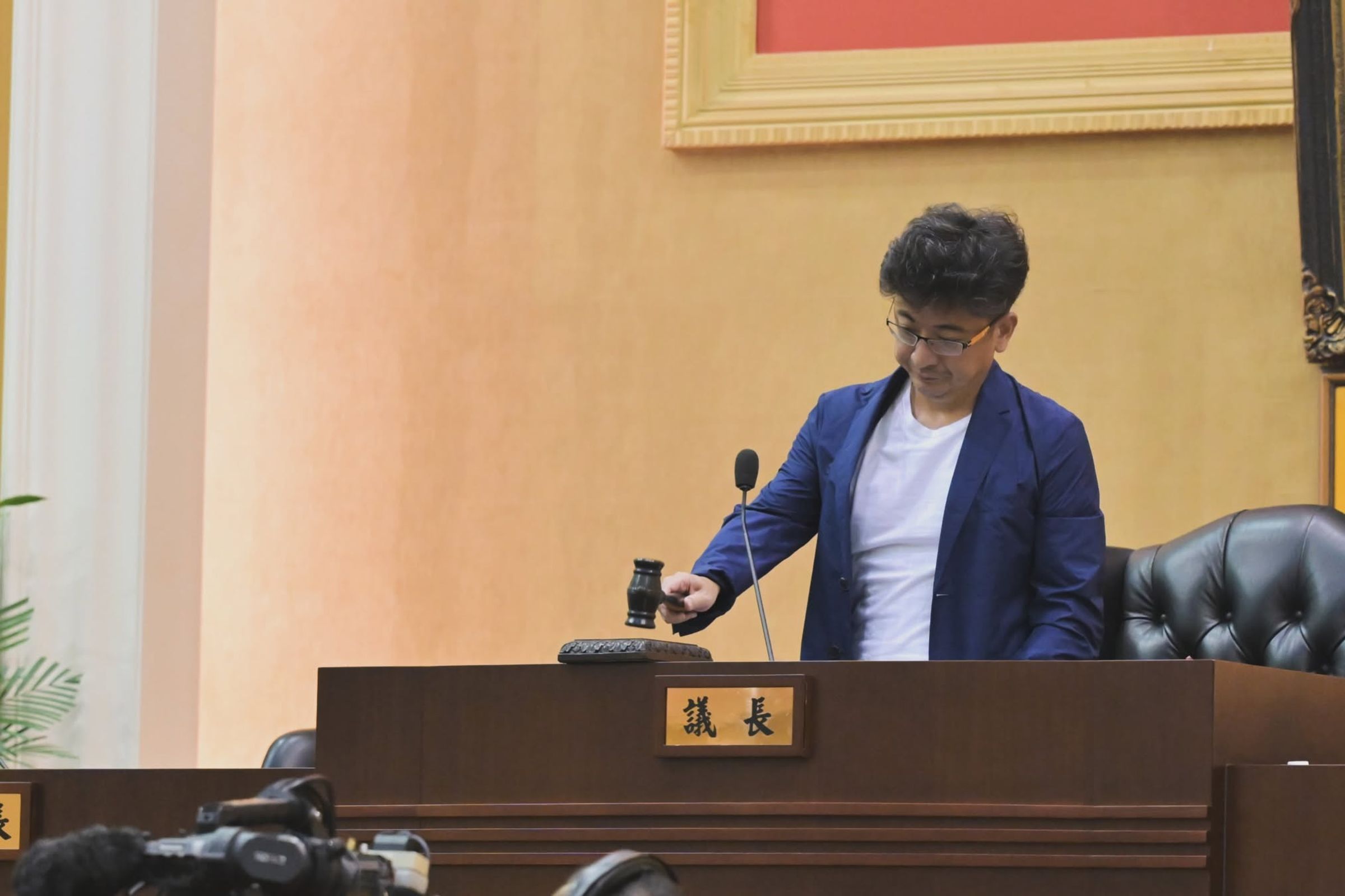 檢方認定謝典霖及其爸媽涉案罪嫌重大，當庭將3人逮捕，並向法院聲請羈押。（翻攝自謝典霖臉書）