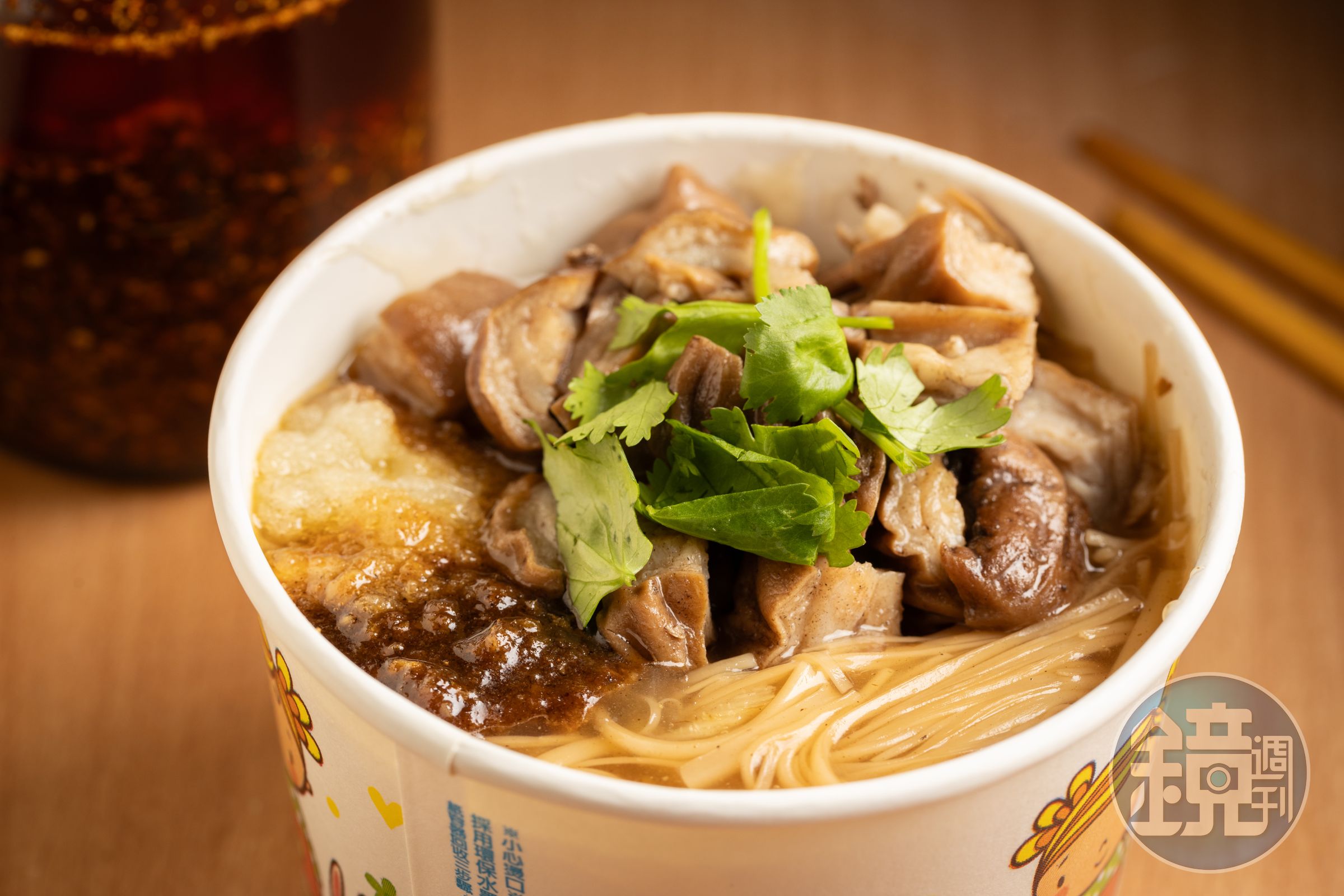 「大腸麵線」柴魚味濃，大腸滷得軟嫩入味，麵線滑溜不爛。（50元／小碗）