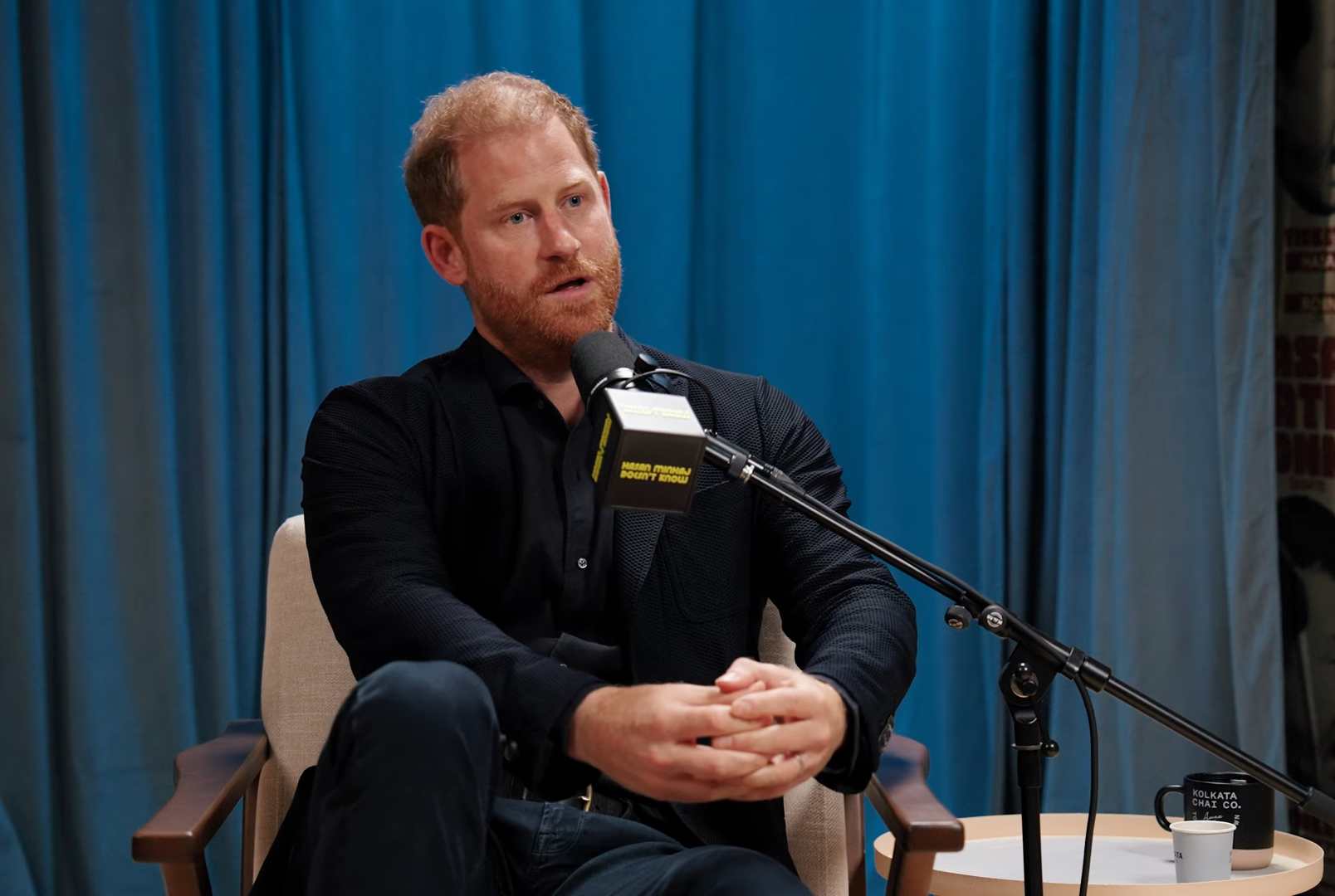 哈利王子登上播客節目,談美國生活、育兒等想法。(翻攝Hasan Minhaj YouTube頻道)