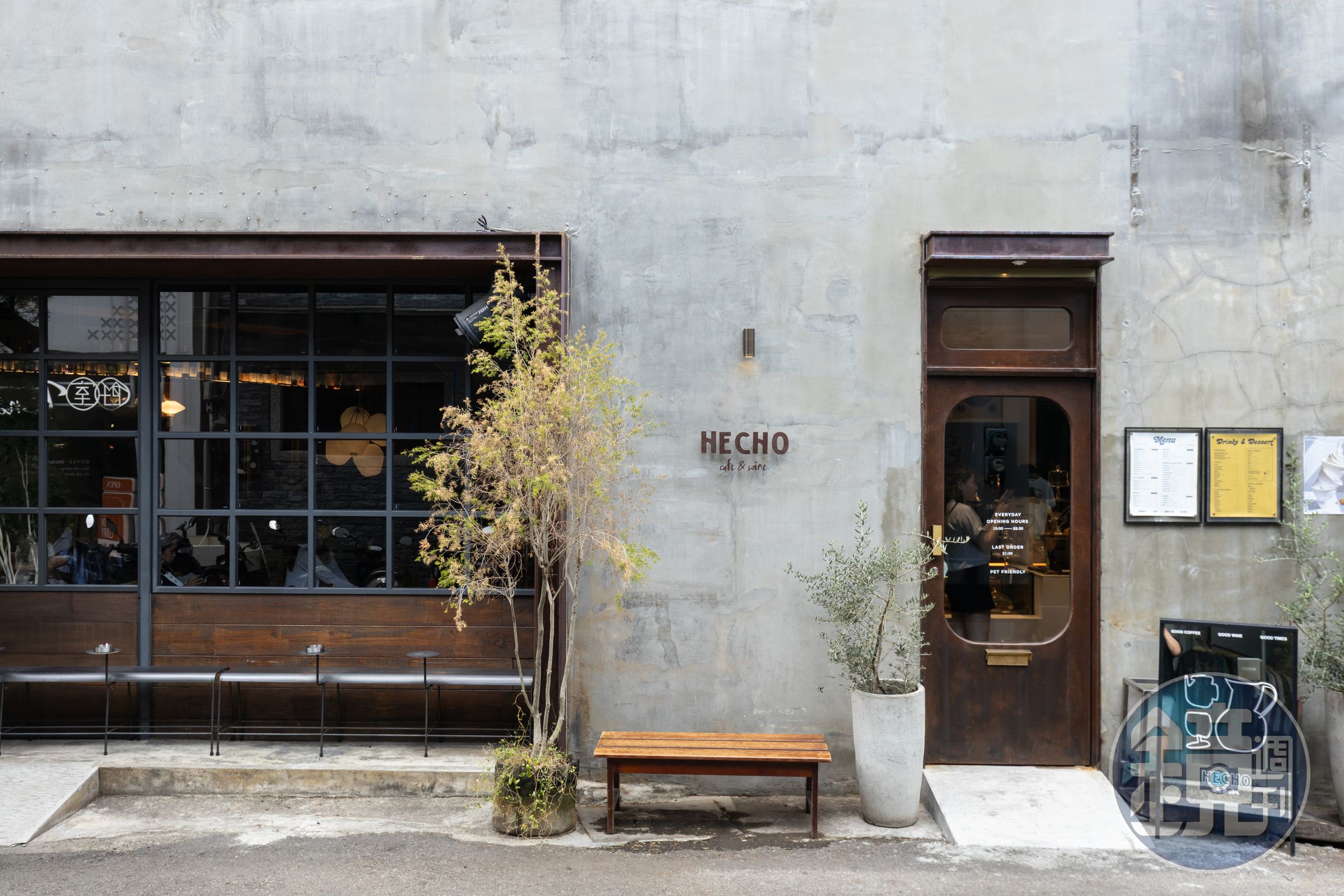 「做咖啡 HECHO cafe & wine」原是開業13年的老字號早午餐店，2025年首次大改裝，將餐點與空間同步升級。