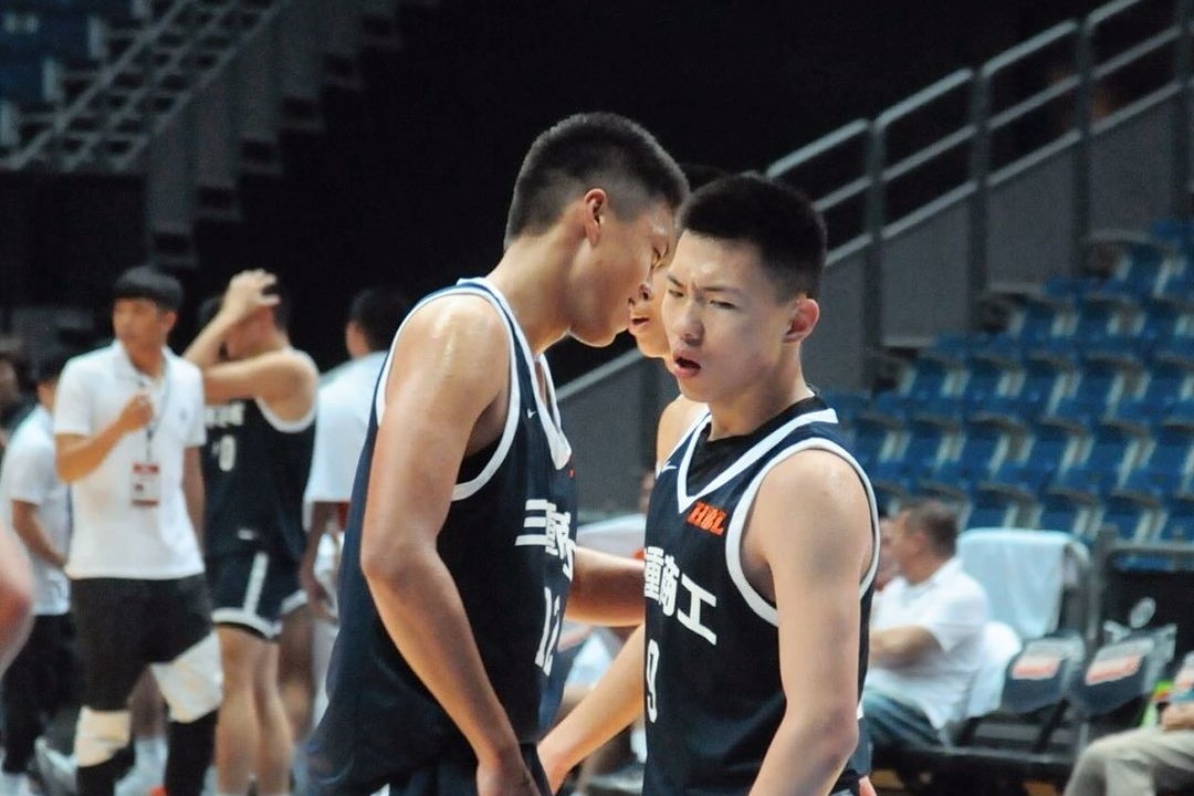 三重商工後衛陳睿訢（右）單場狂轟50分創下HBL男甲單場得分新高。（翻攝自HBL高中籃球聯賽  IG）