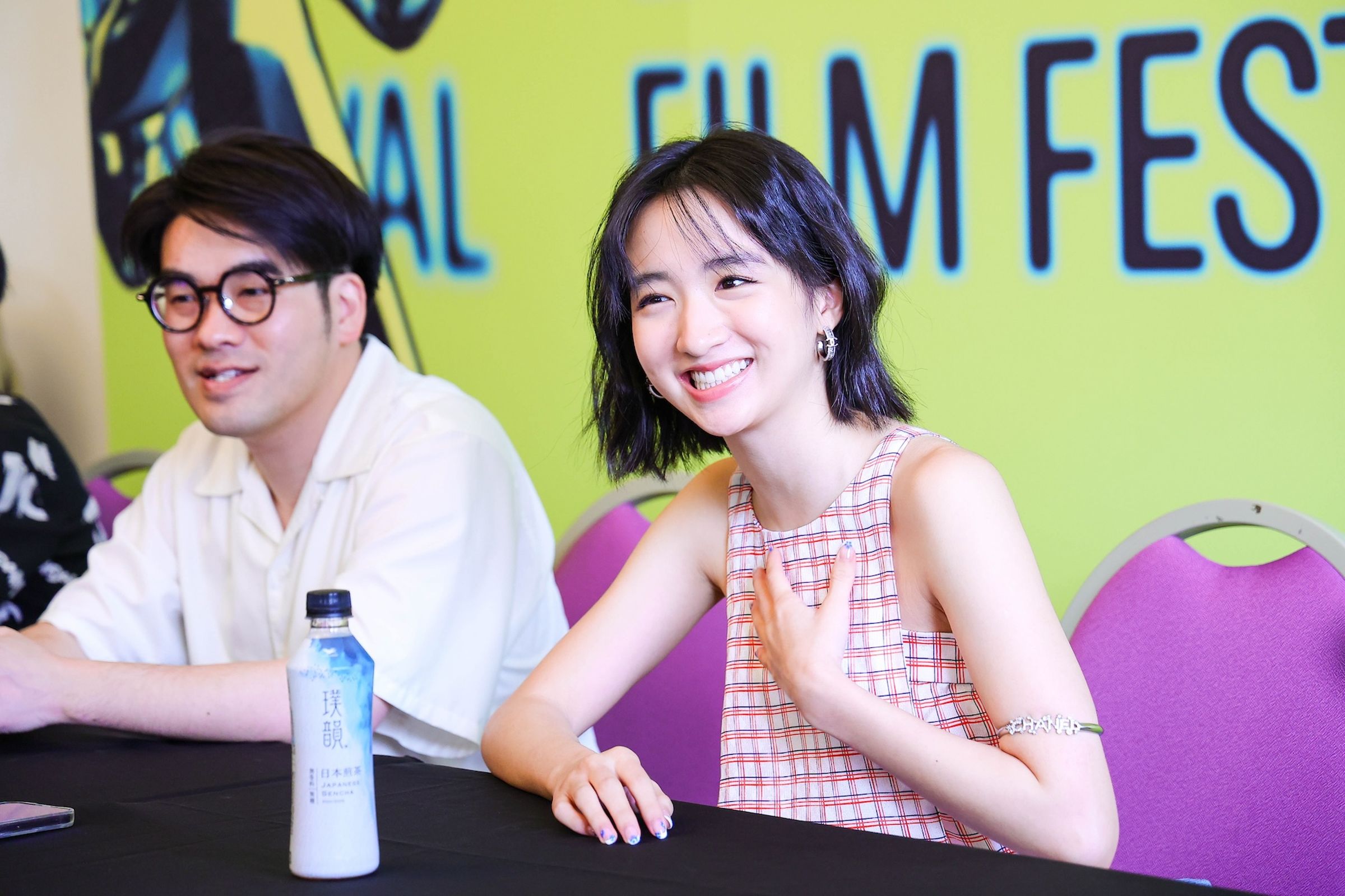 導演梁禮彥（左）與演員許恩怡（右）來台參加台北電影節。（台北電影節提供）