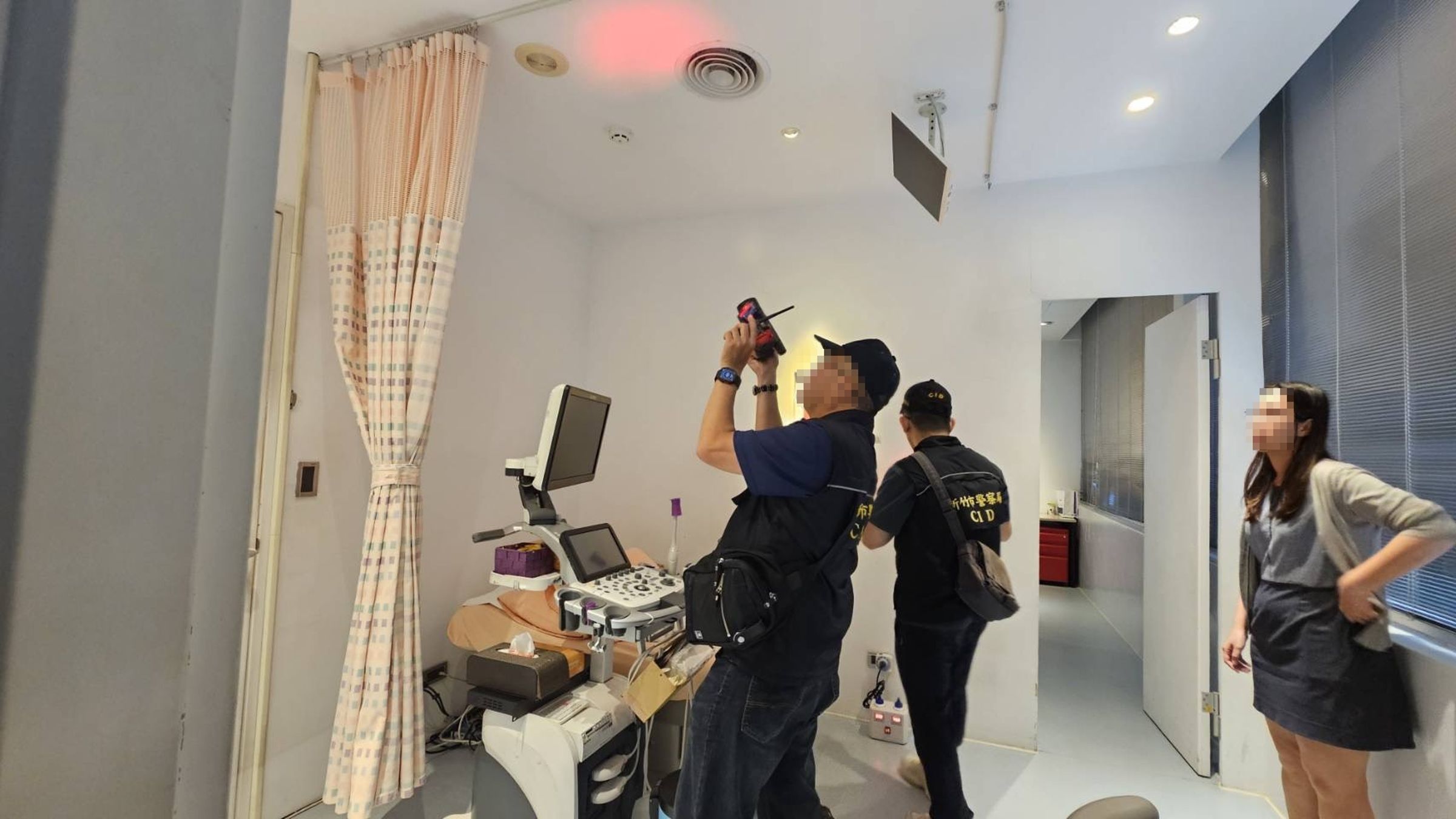 新竹市衛生局會同警方昨至送子鳥生殖中心新竹院稽查，未發現密錄設備。新竹市政府提供