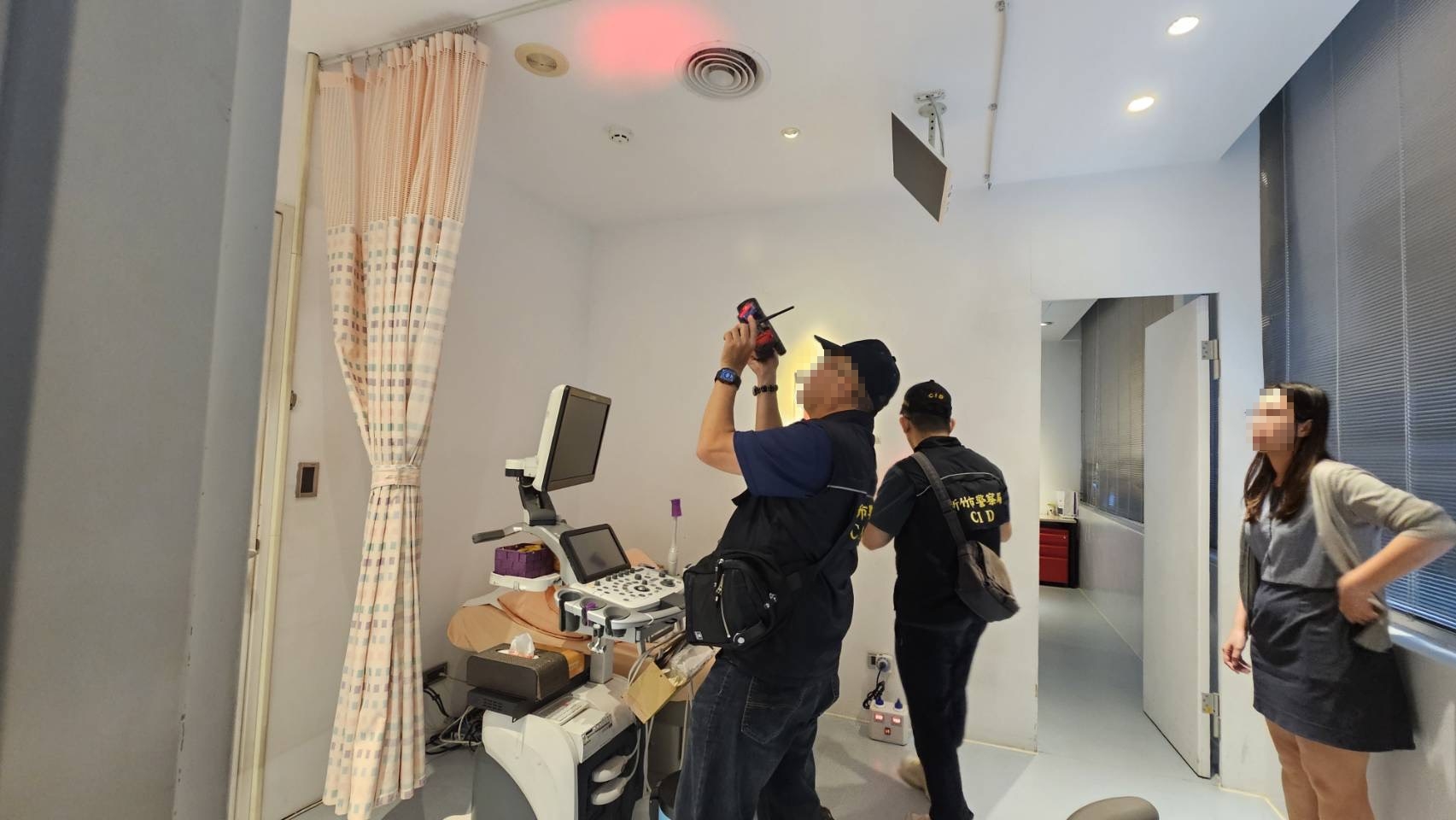 新竹市衛生局會同警方昨至送子鳥生殖中心新竹院稽查，未發現密錄設備。新竹市政府提供
