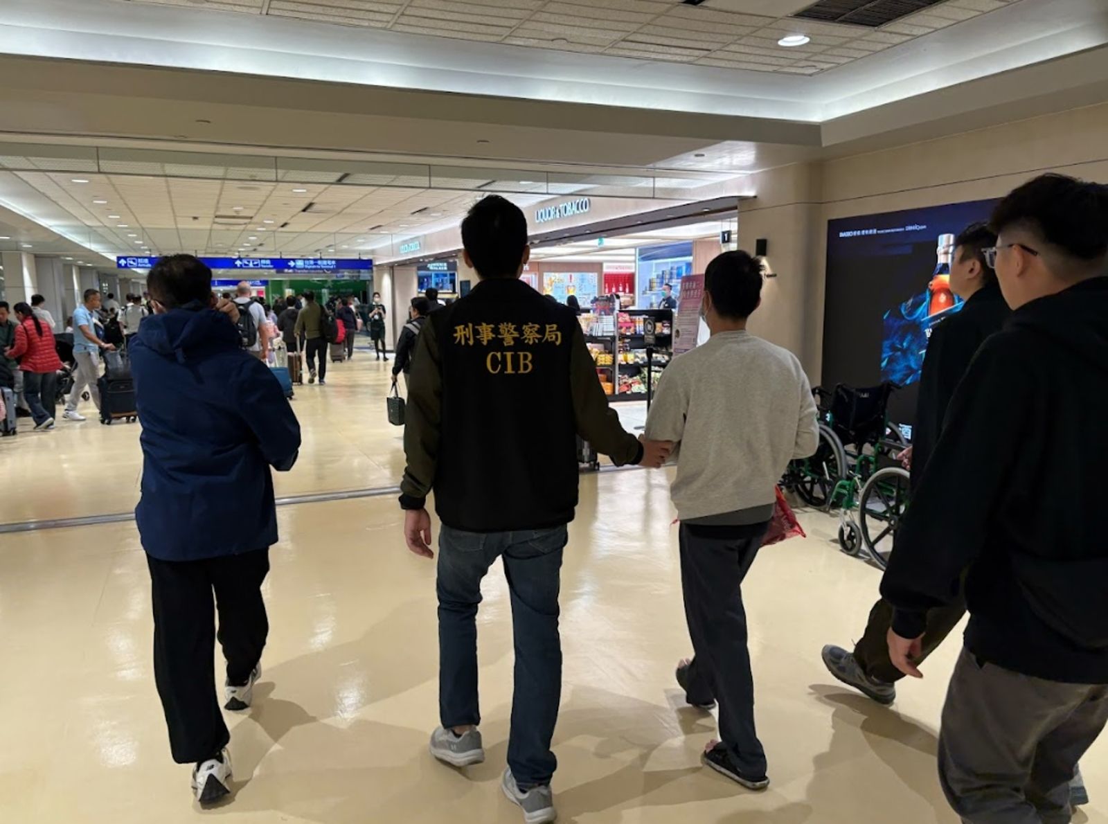 給我回來面對！台通緝犯酒駕撞死夫妻潛逃至美7年落網　遭台美聯手遣返回台