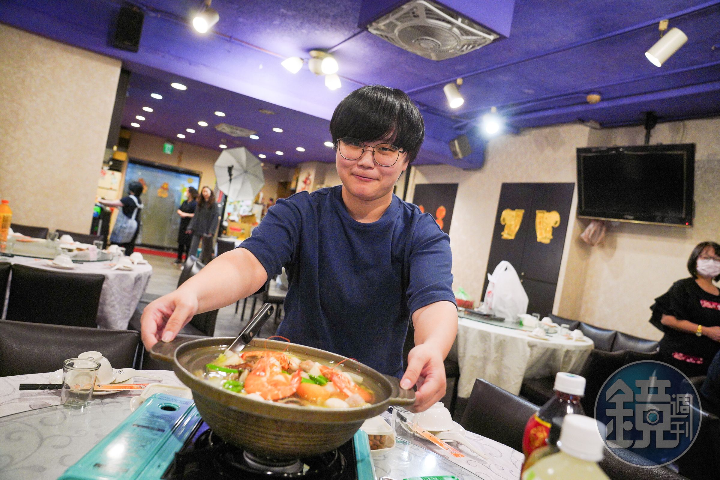 第二代小女兒綺綺雖然一直在店裡幫忙，但她說自己不太想接班，「因為跟客人的應對進退太難了！」