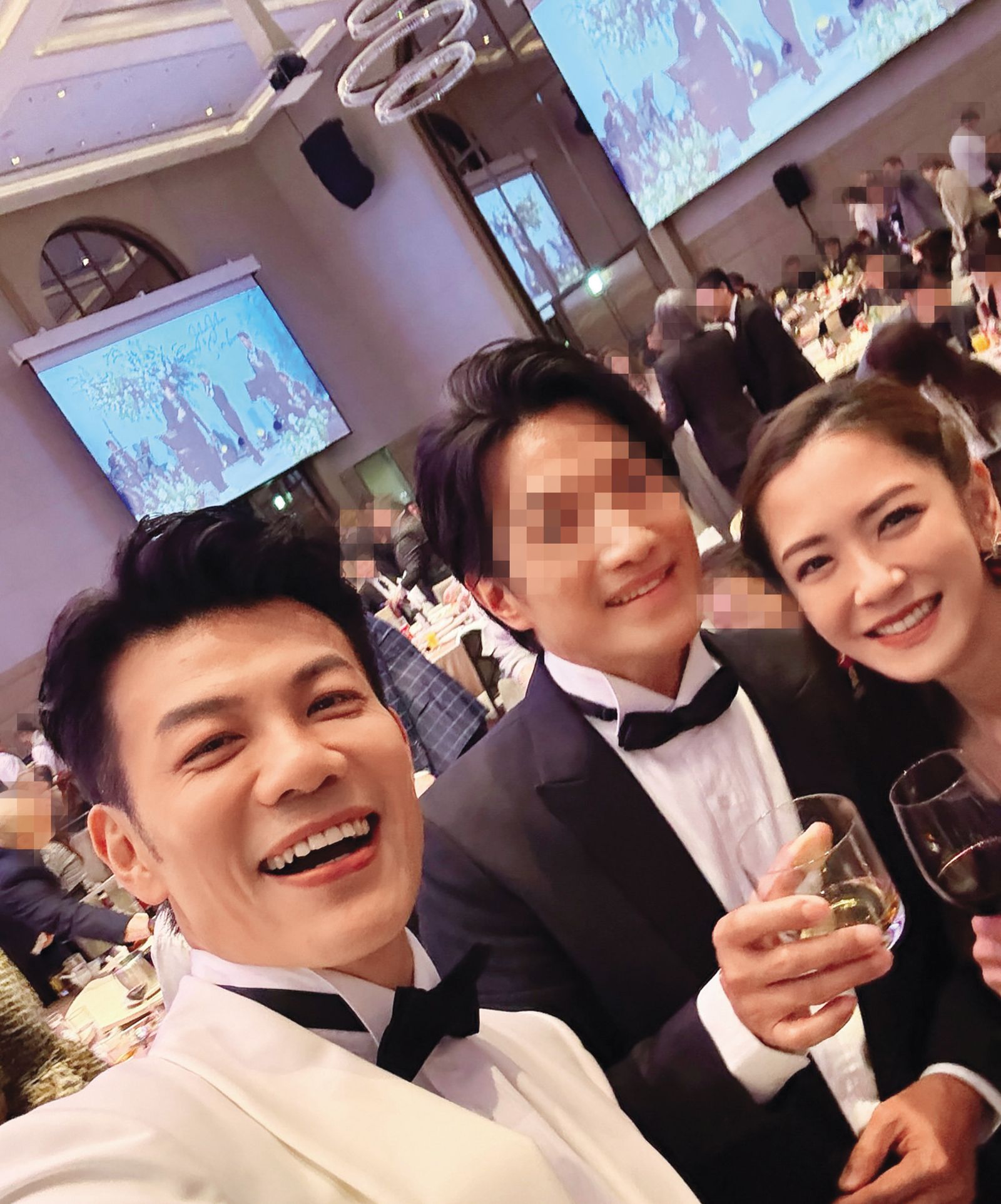 陳志強（左）對於楊千霈（右）與Jeremy（中）的戀情表示樂觀其成