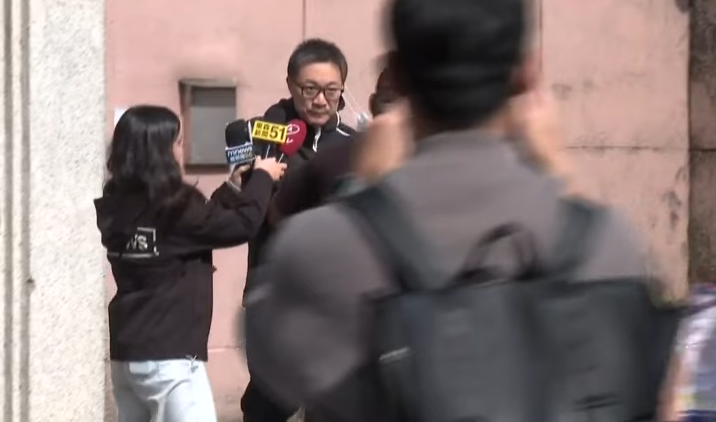 朱學恒提前出獄，暴瘦有尖下巴。（翻攝鏡電視畫面）