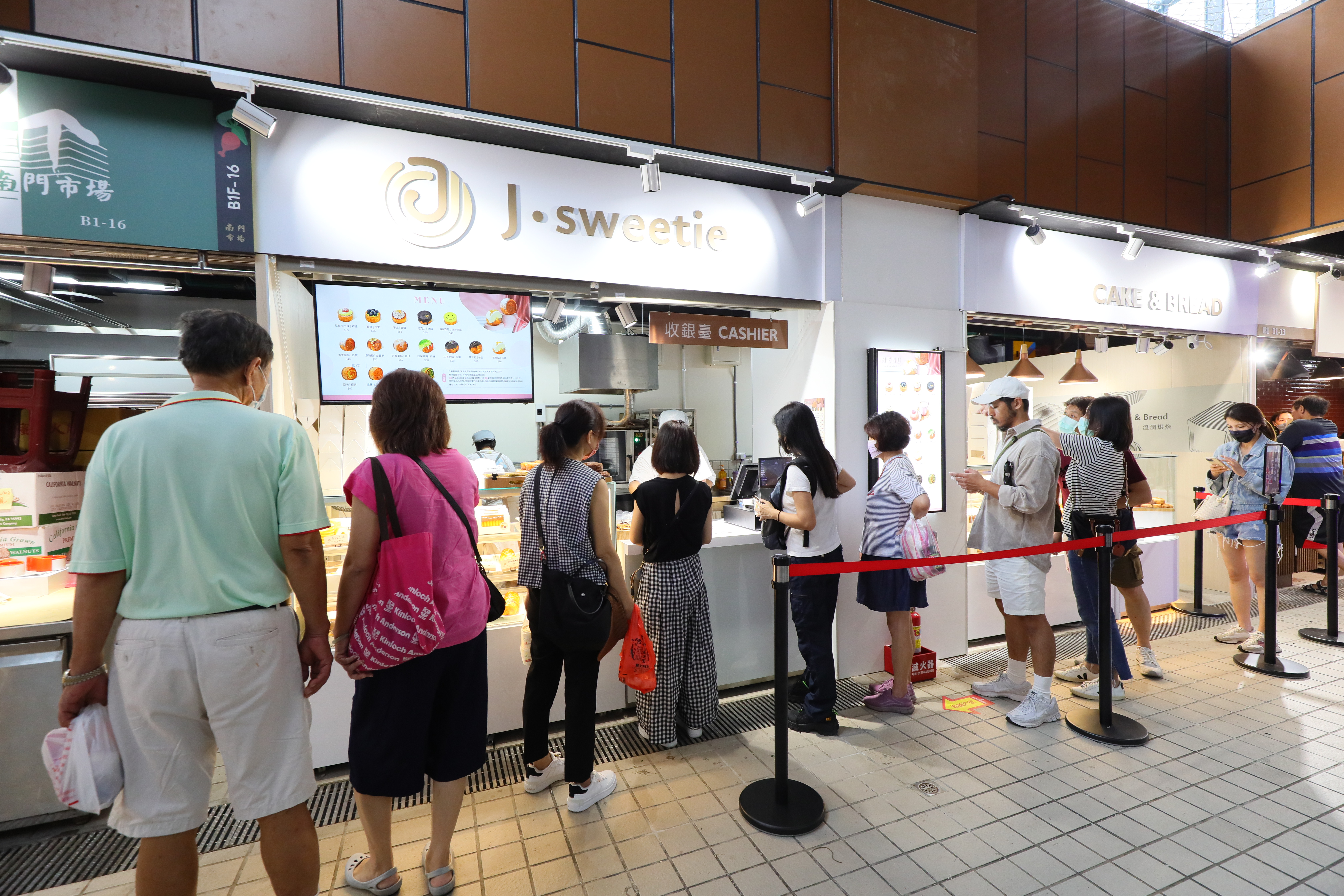 位於B1的甜點舖「J-sweetie」是新進駐南門市場的人氣店家。