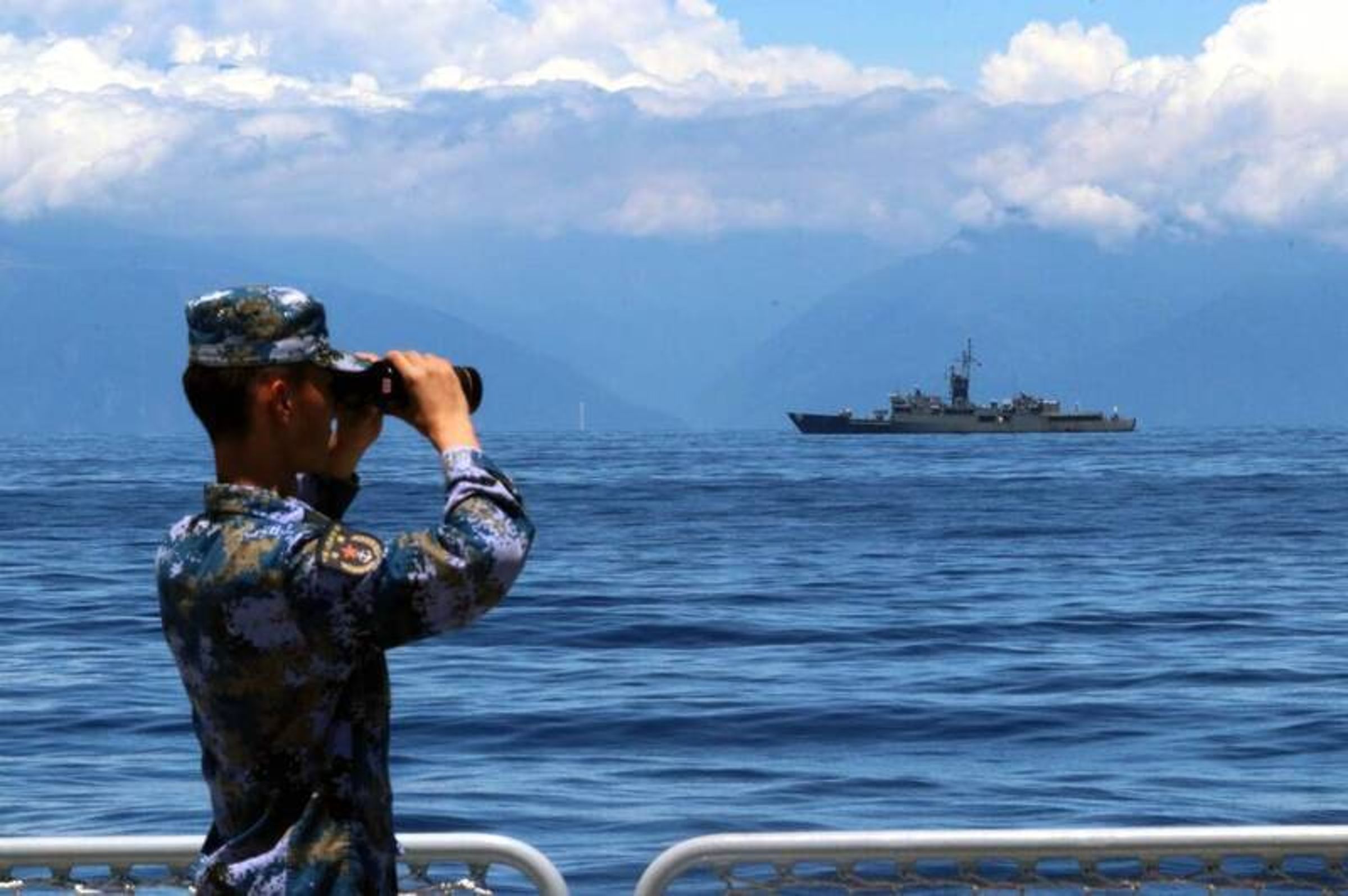 蘭陽艦近年常擔任監控共艦侵擾的任務艦，2022年環台軍演的對峙照片還被新華社引用。（翻攝自新華社）