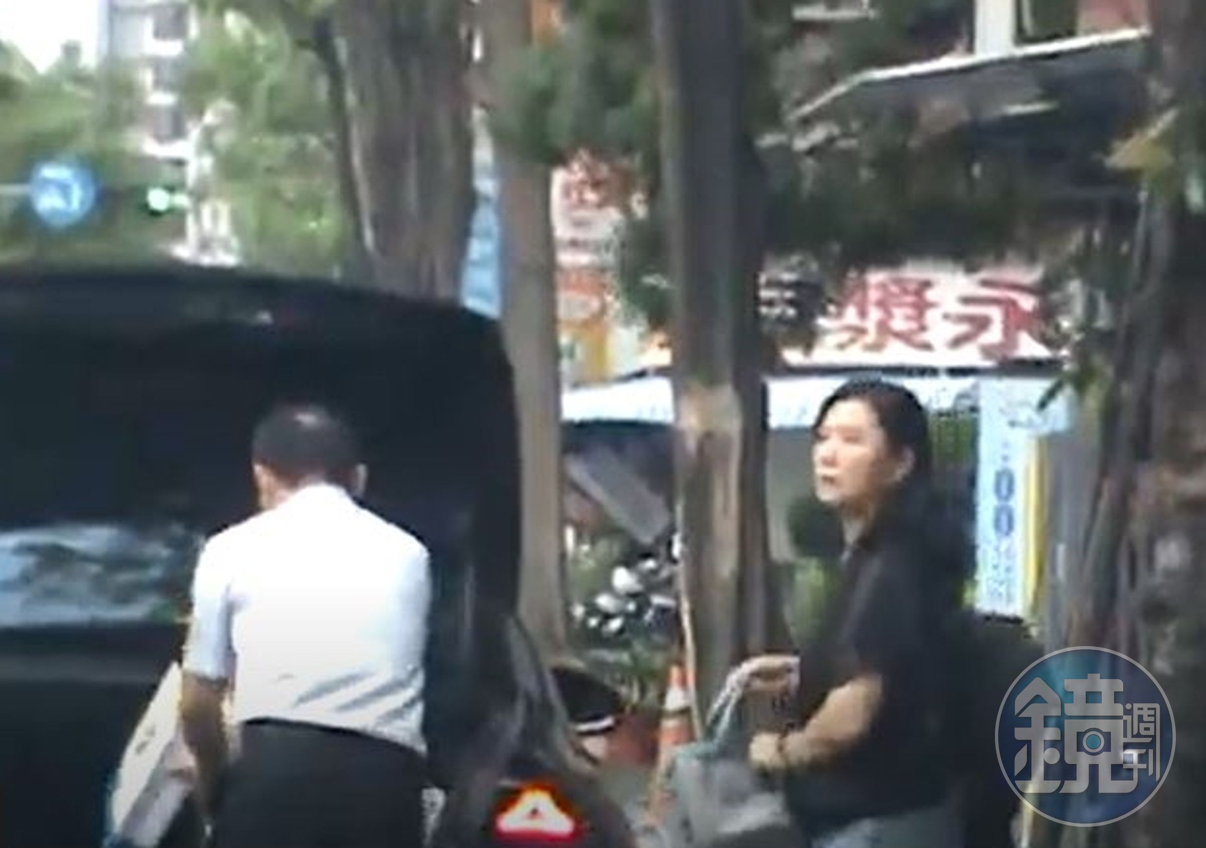 馮明珠濫用院長公務車，讓院長司機接送上下班。（讀者提供）