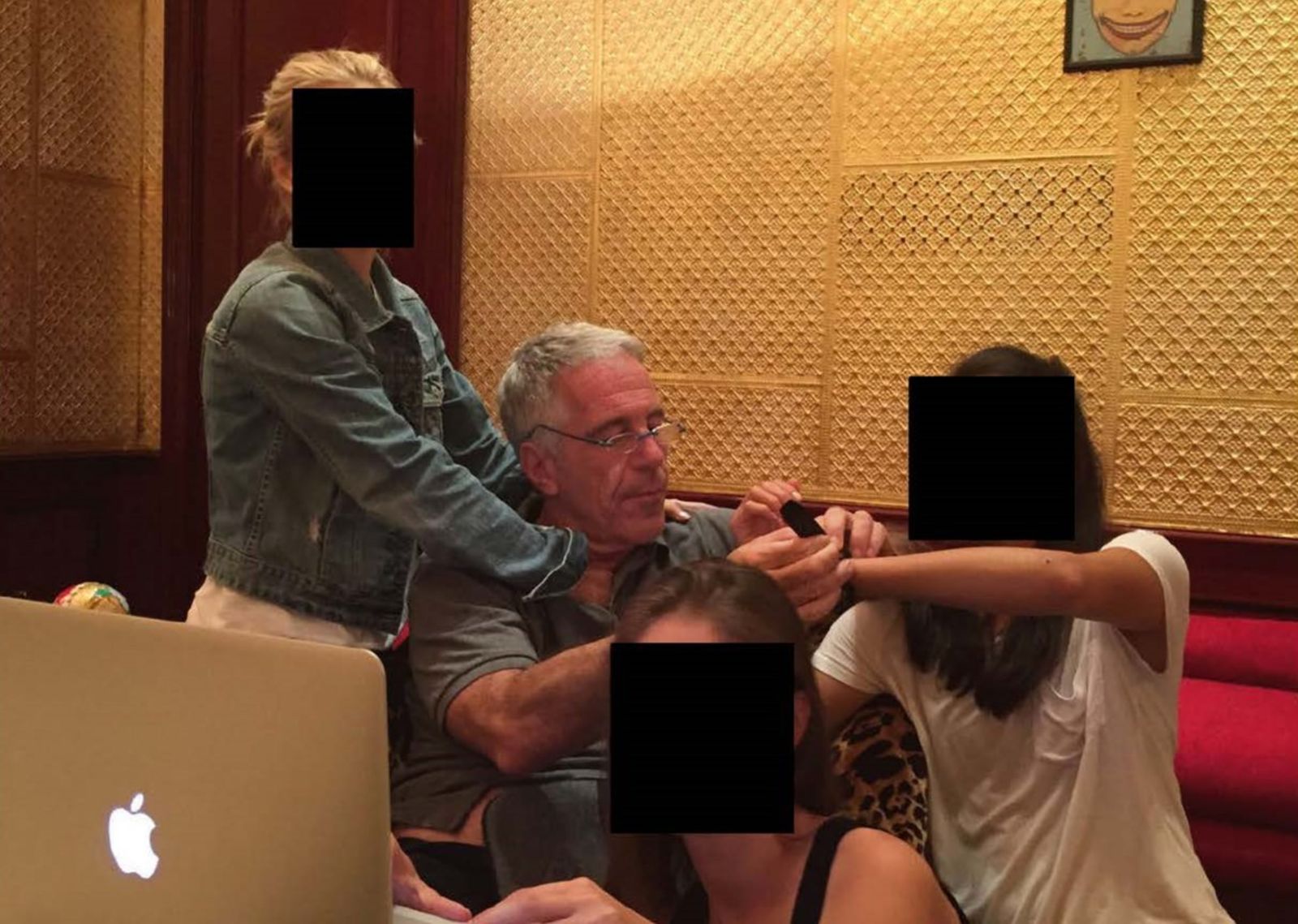 淫魔「68張極樂私照」再曝光!裸女身上塗字 嫩妹包夾畫面流出