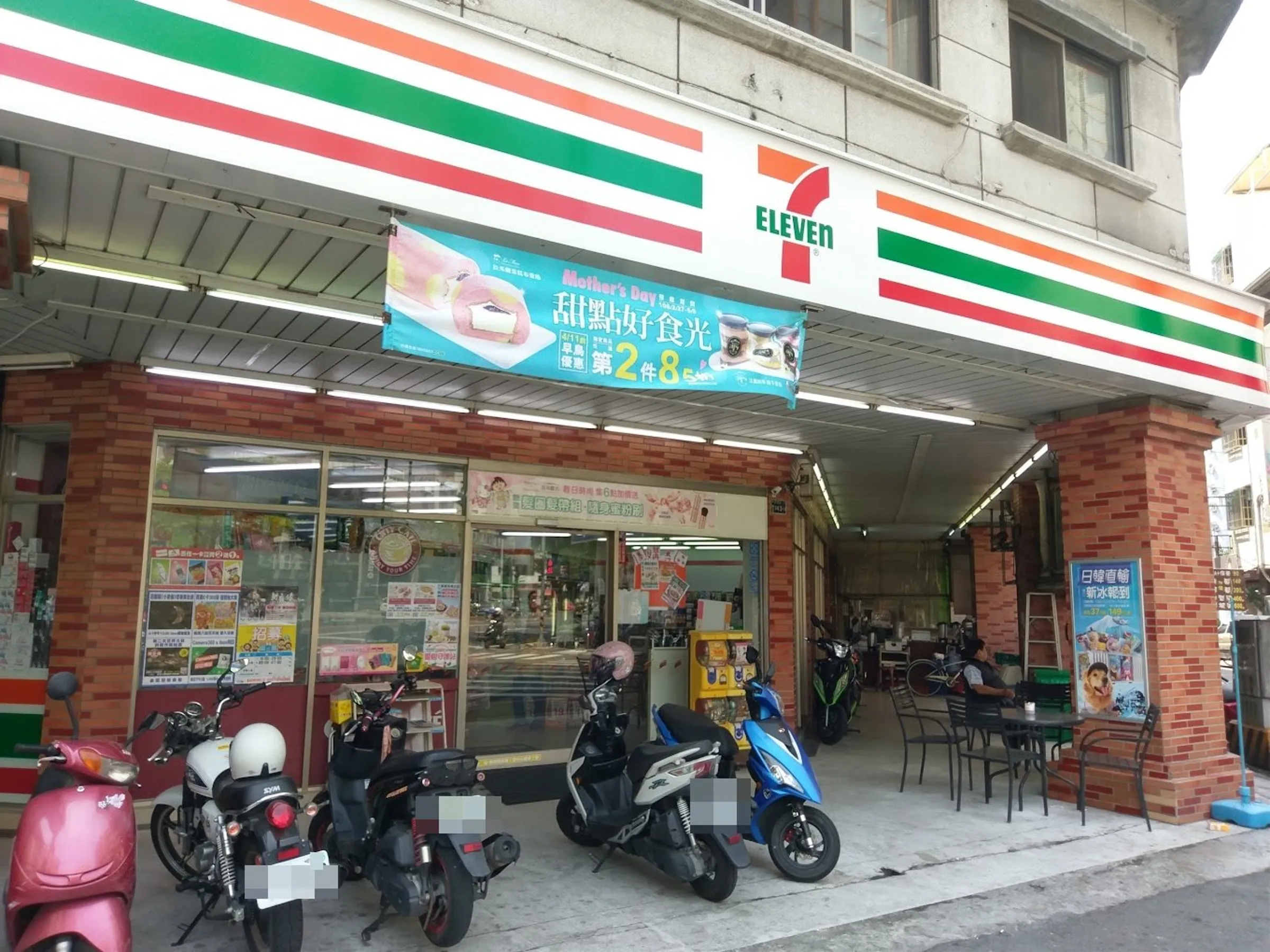 一名日本女網友對台灣超商常出現無人看管的狀態感到驚訝，好奇難道沒有小偷嗎。（翻攝Google Map）