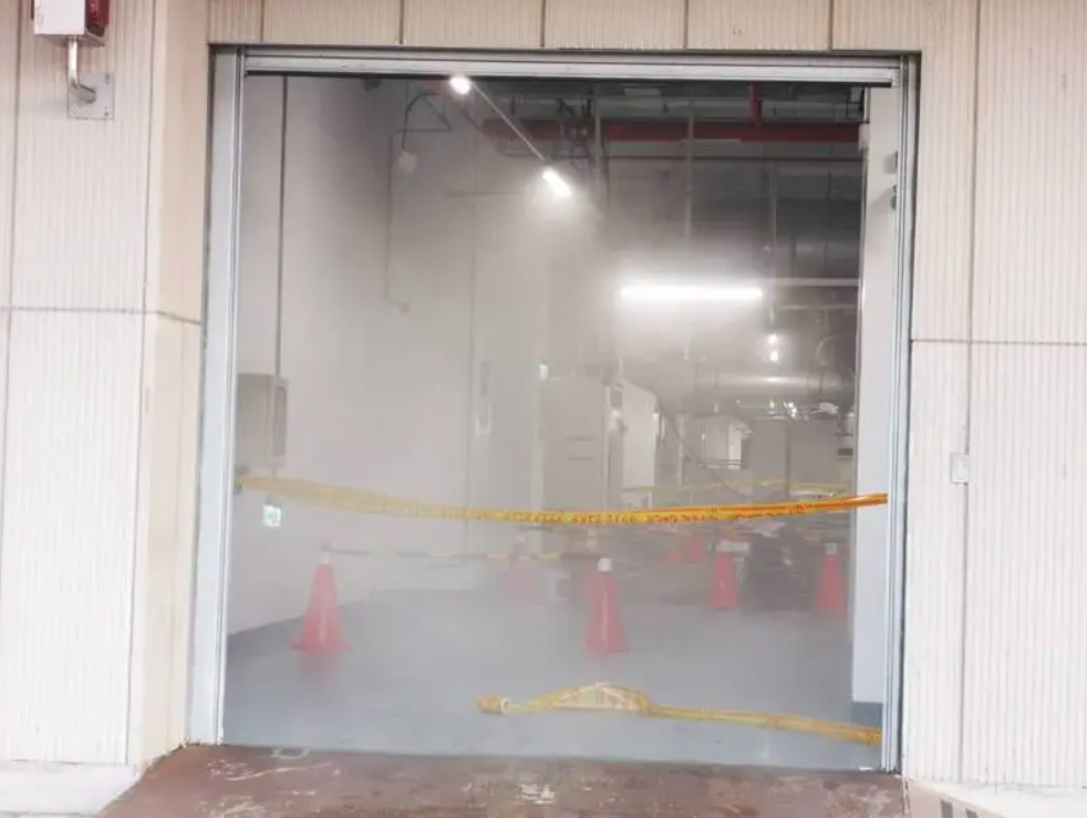 半導體大廠美光科技后里廠區今日下午發生疑似酸性氣體外洩事件,現場瀰漫白煙。(台中市消防局提供)