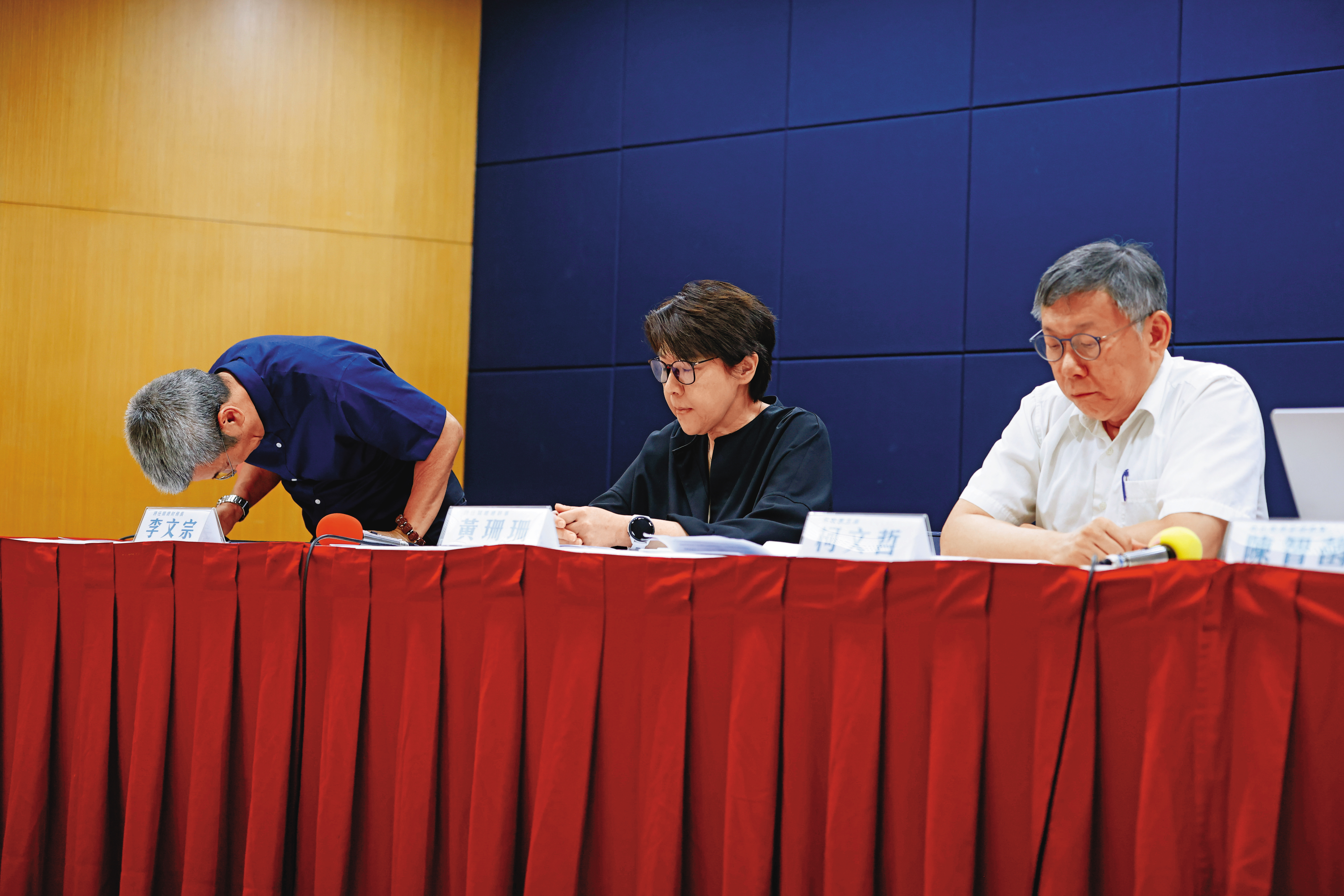現任台中市政府顧問的蔡壁如對於柯營近日假帳風波火力全開，左批李文宗（左）、右酸黃珊珊（中），沒想到自己也涉申報不實。