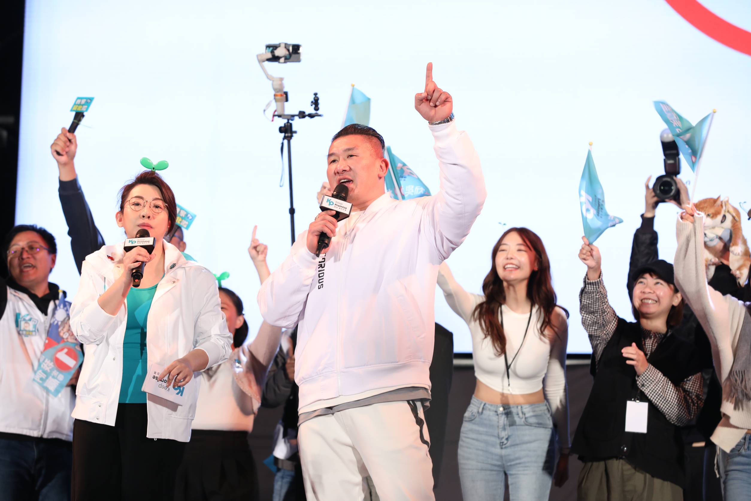 館長現身替柯文哲、吳欣盈站台。