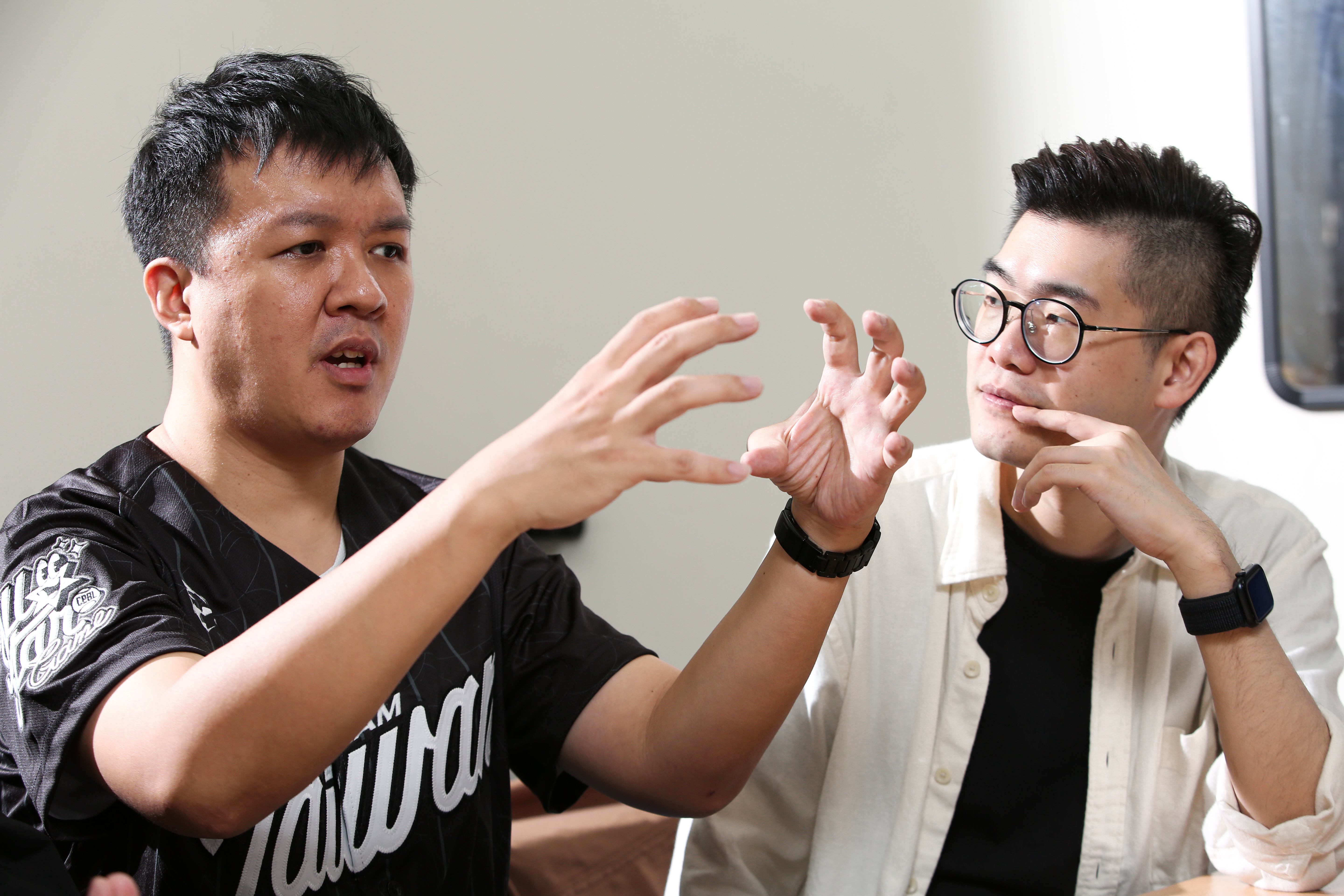 《吼呦~杰哥不要啦!!》導演高天恒(右)及編劇王慕天(左)。