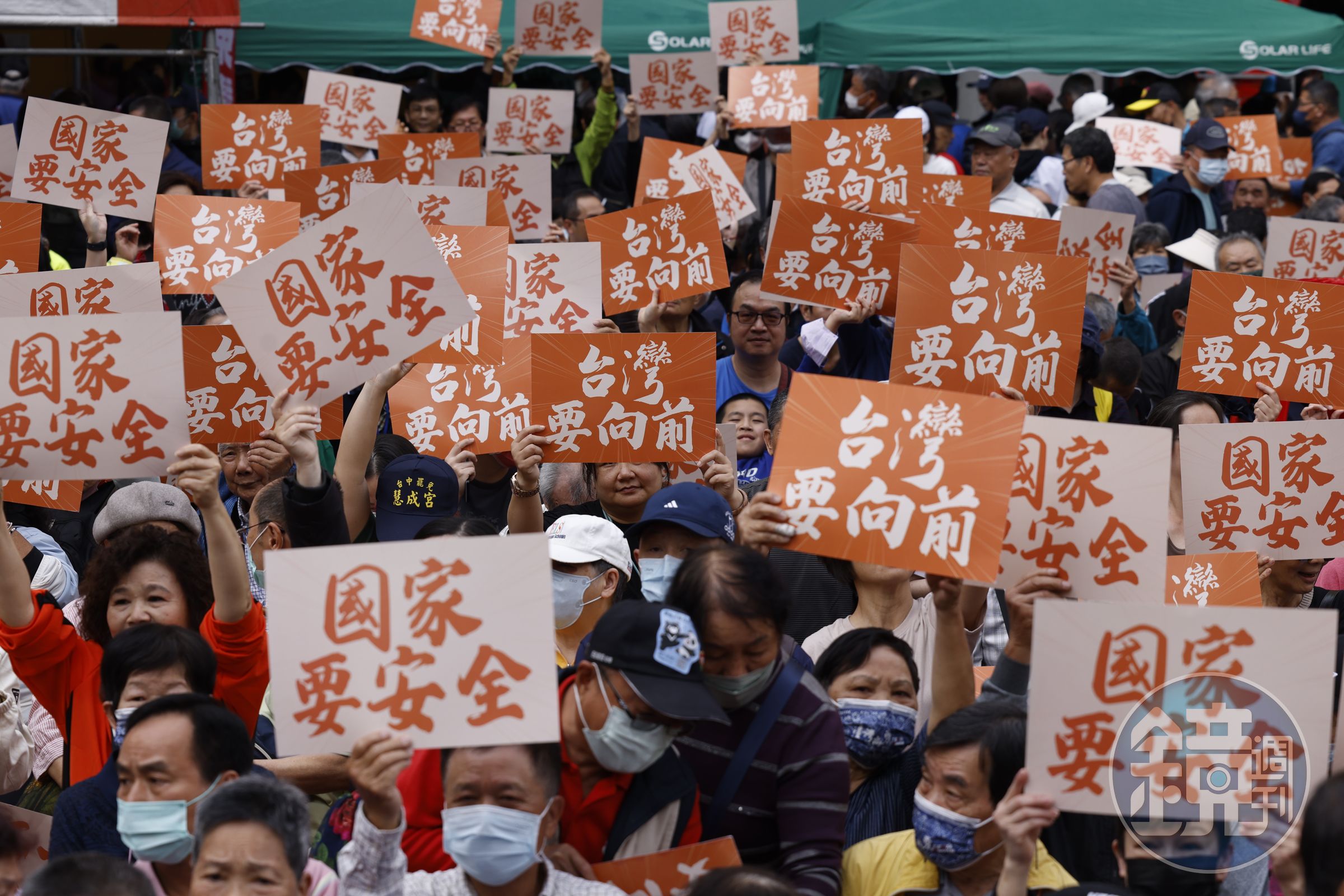 一個社會如果對於民主的根本定義與實踐範圍都出現爭議時,民主將會陷入危機。圖為民進黨「人民是頭家」政策宣講會台中場。