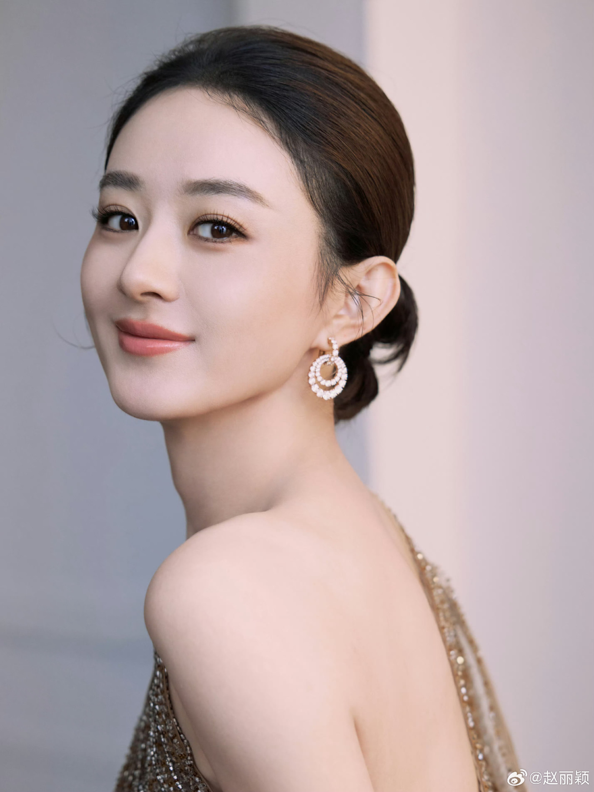 趙麗穎傳與台灣導演趙德胤相戀,男方被直擊自由進出女方香閨。(翻攝自趙麗穎微博)