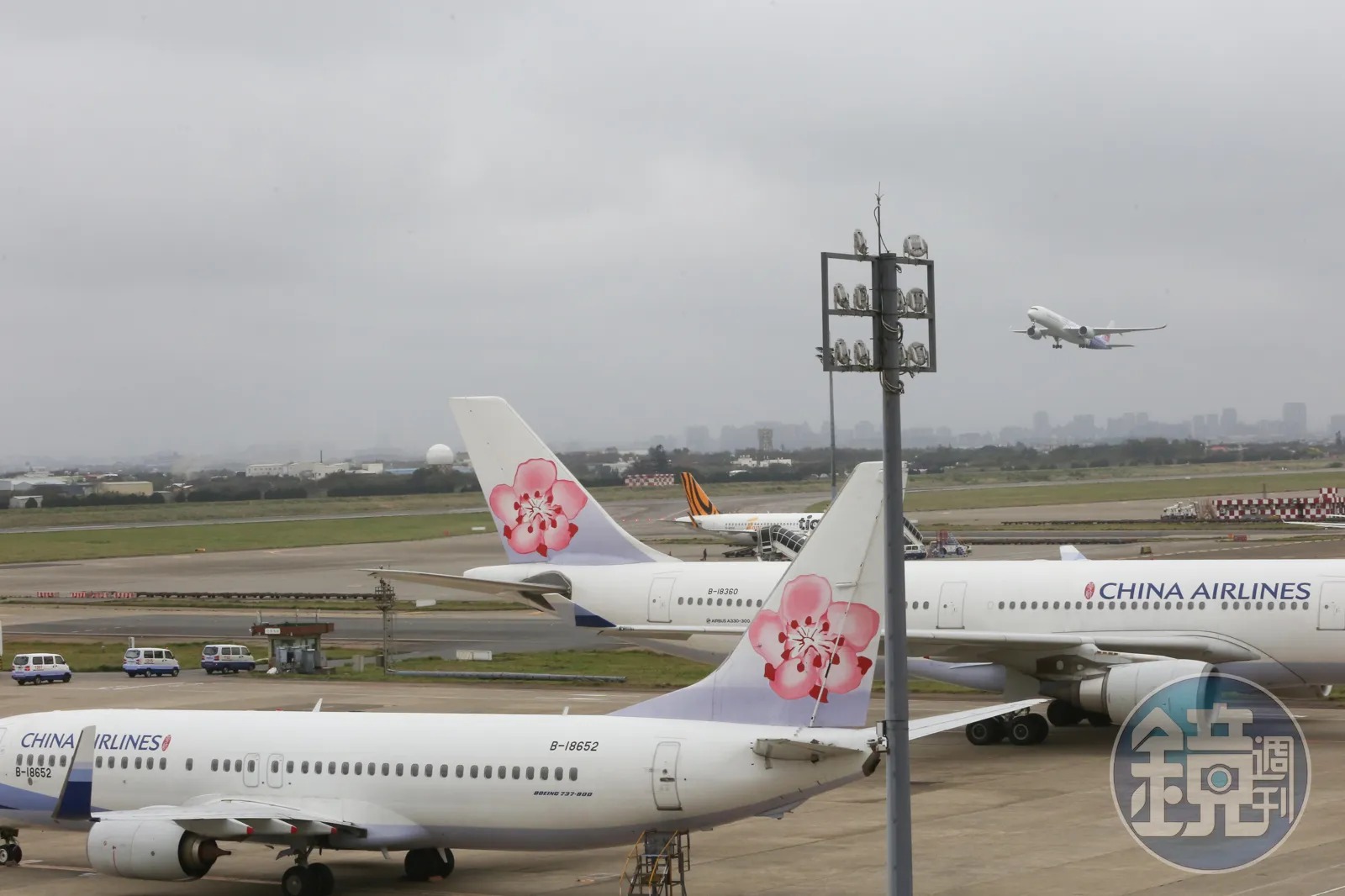 華航捲入種族歧視爭議。（本刊資料照）