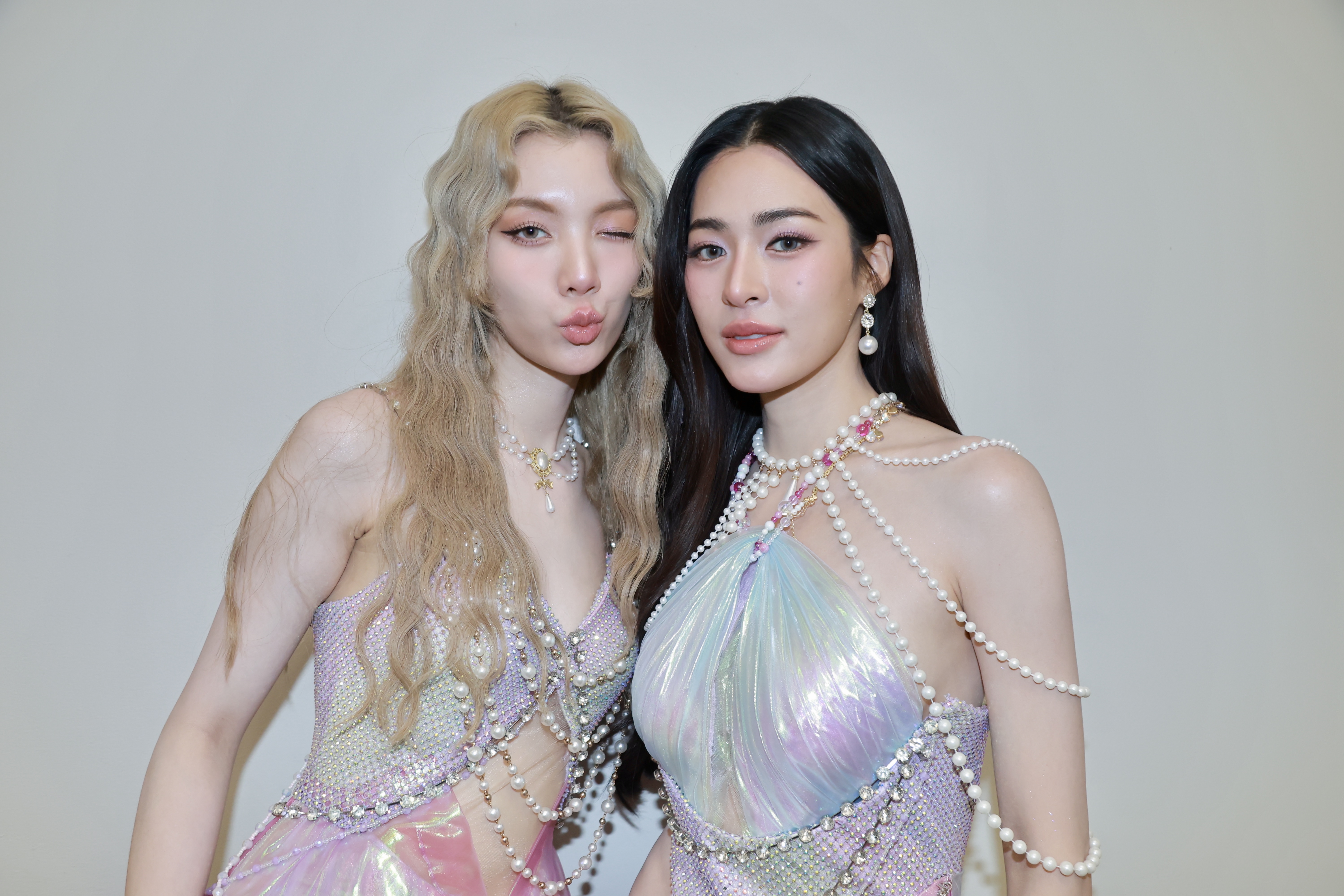 Ling（右）及Orm是目前泰國人氣CP。（超奇娛樂提供）