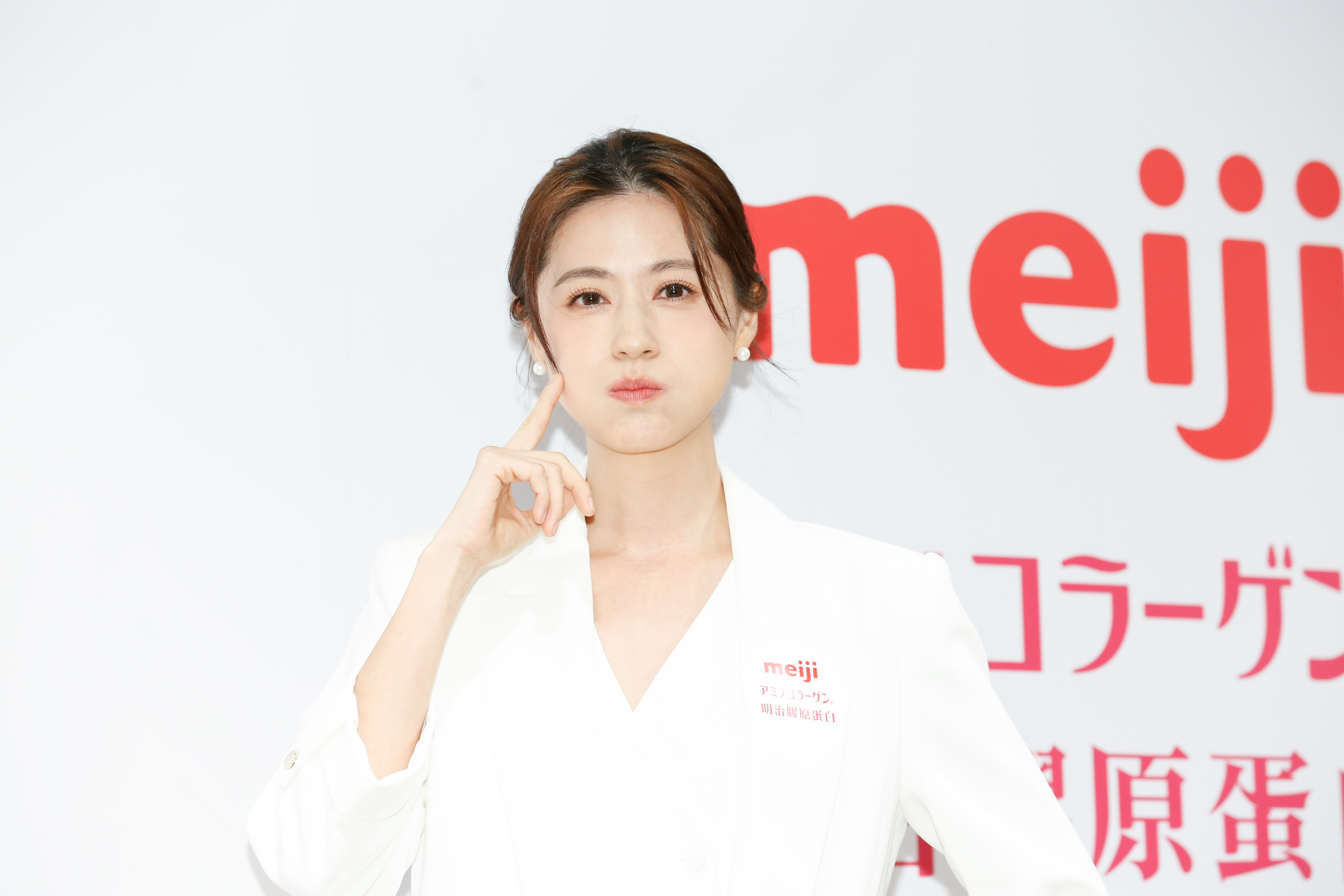 林予晞只睡三小時依然打起精神出席代言工作。