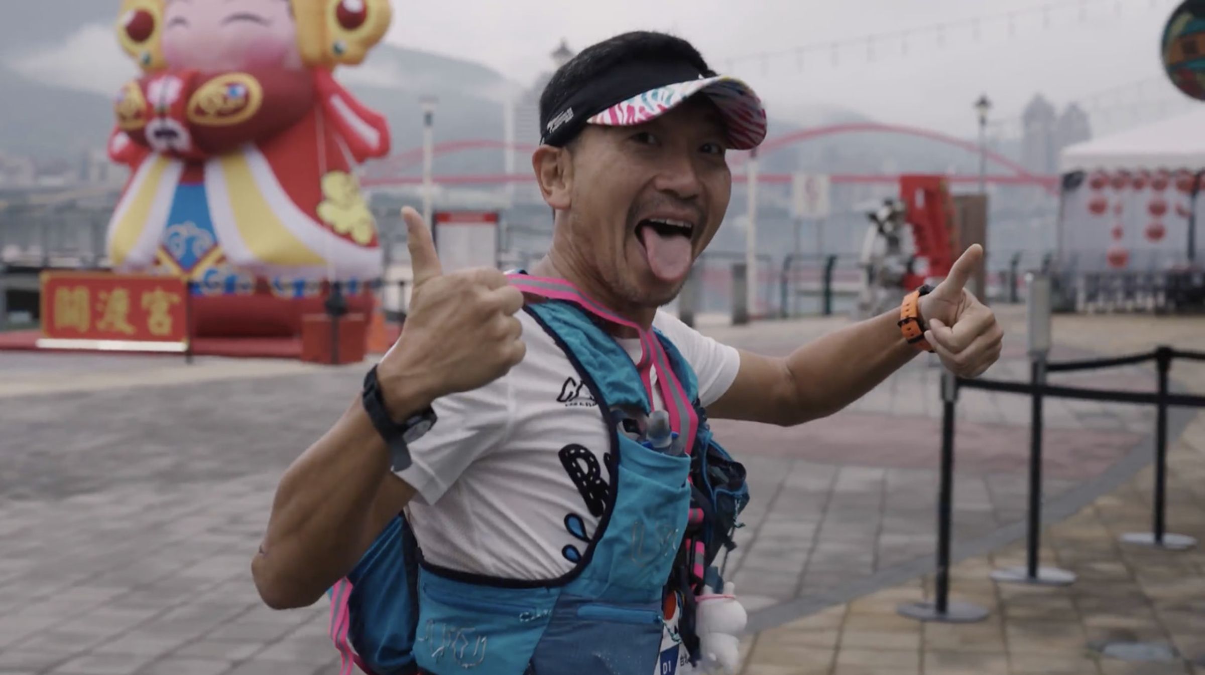 紀錄片《人吶，為什麼要跑步？》受訪者香港54歲的「全城街馬」創辦人梁百行。（牽猴子提供）