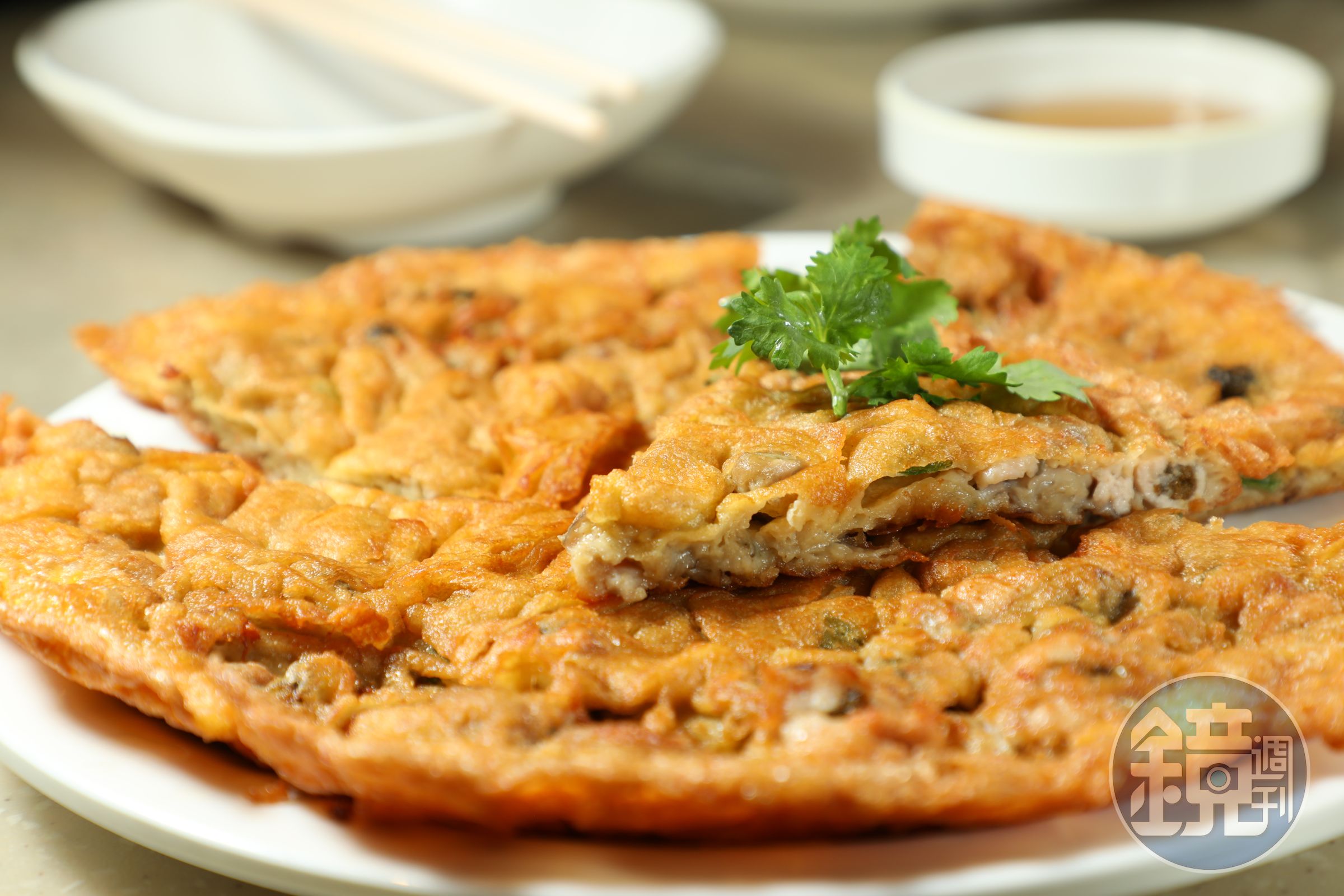 「潮汕煎蠔餅」厚實的蠔餅煎得香酥金黃，每一口都吃得到肥美牡蠣。（港幣148元／份）
