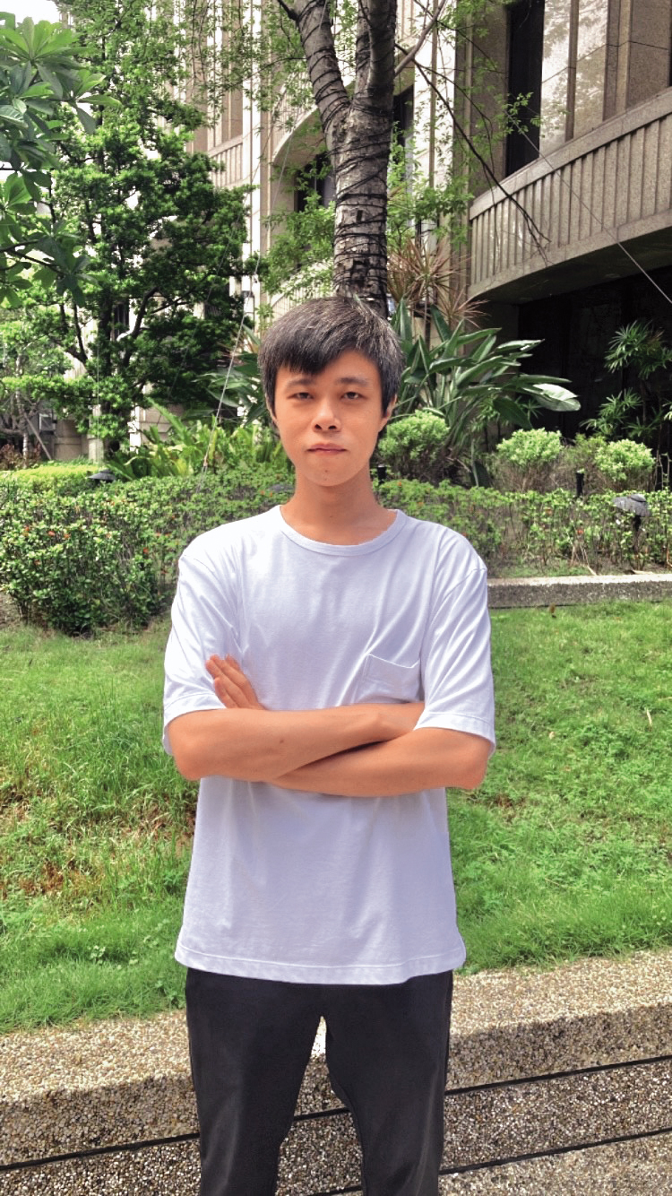 真箱娛樂董事長謝宇璽（右圖）主辦「聖誕真香巴士」活動（上圖），讓民眾與VTuber共度耶誕。（真箱娛樂提供）