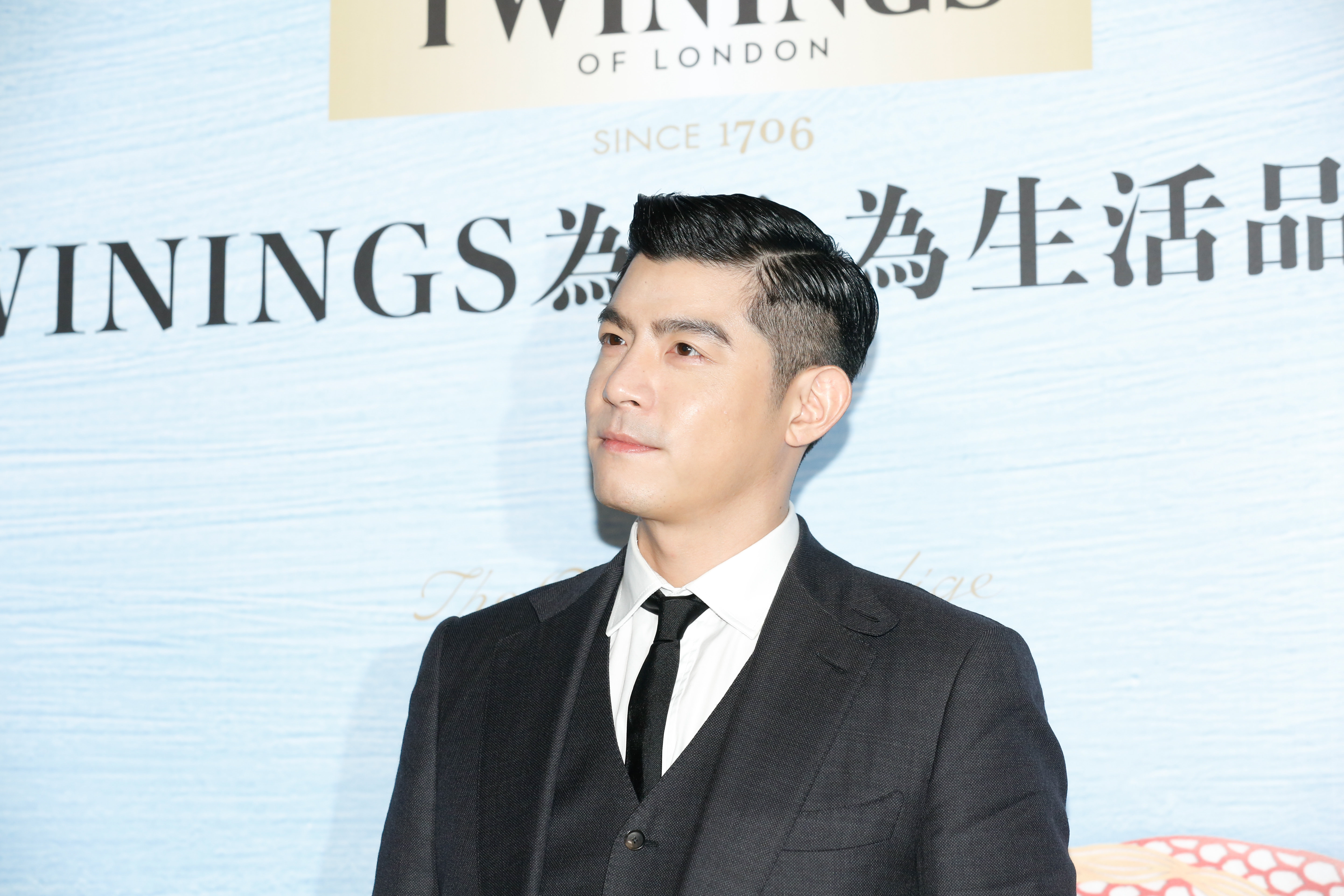 王柏傑為茶品站台。