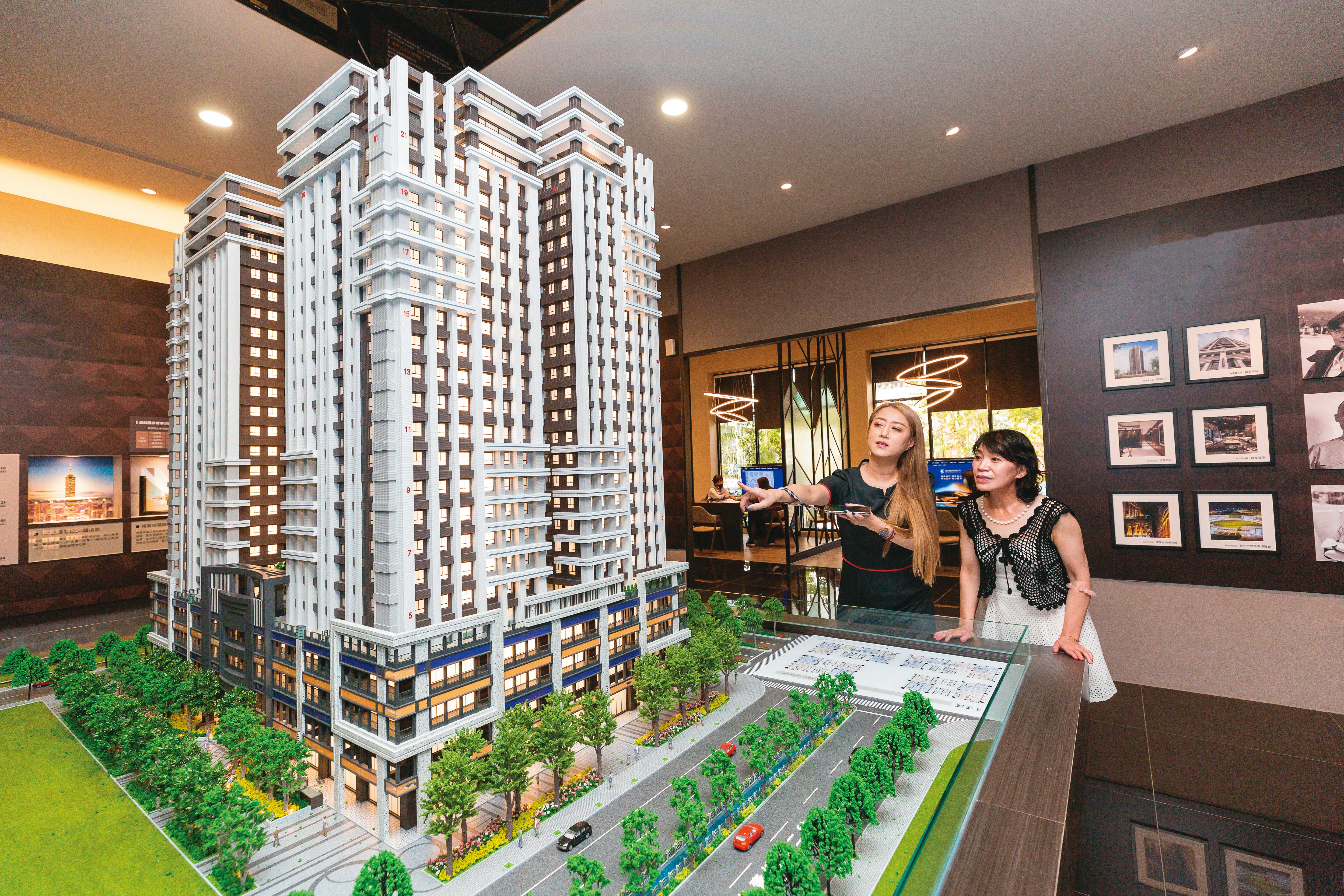 專家認為，滿水位問題若到明年仍無法解決，觀望買氣就會蔓延到預售市場。