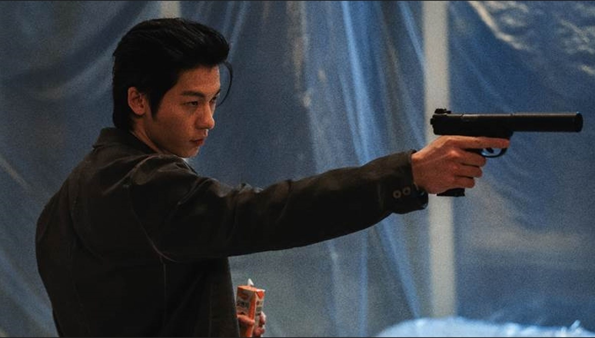 許光漢在韓劇《無路可走:輪盤賭》飾演神秘殺手,一登場就登上韓國熱搜。(Disney+提供)