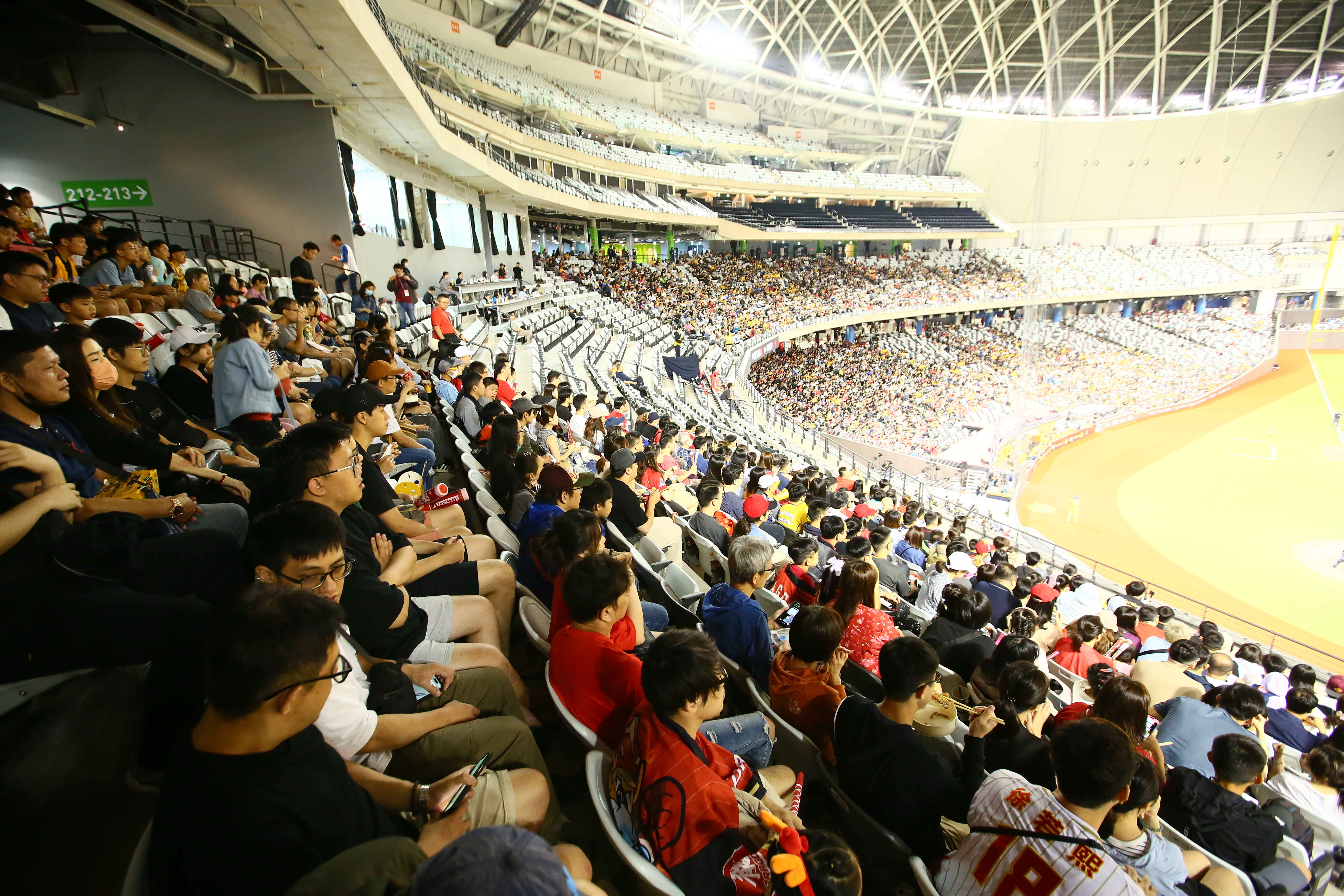 大巨蛋明年確定至少會舉辦29場中職例行賽。（本刊資料照）