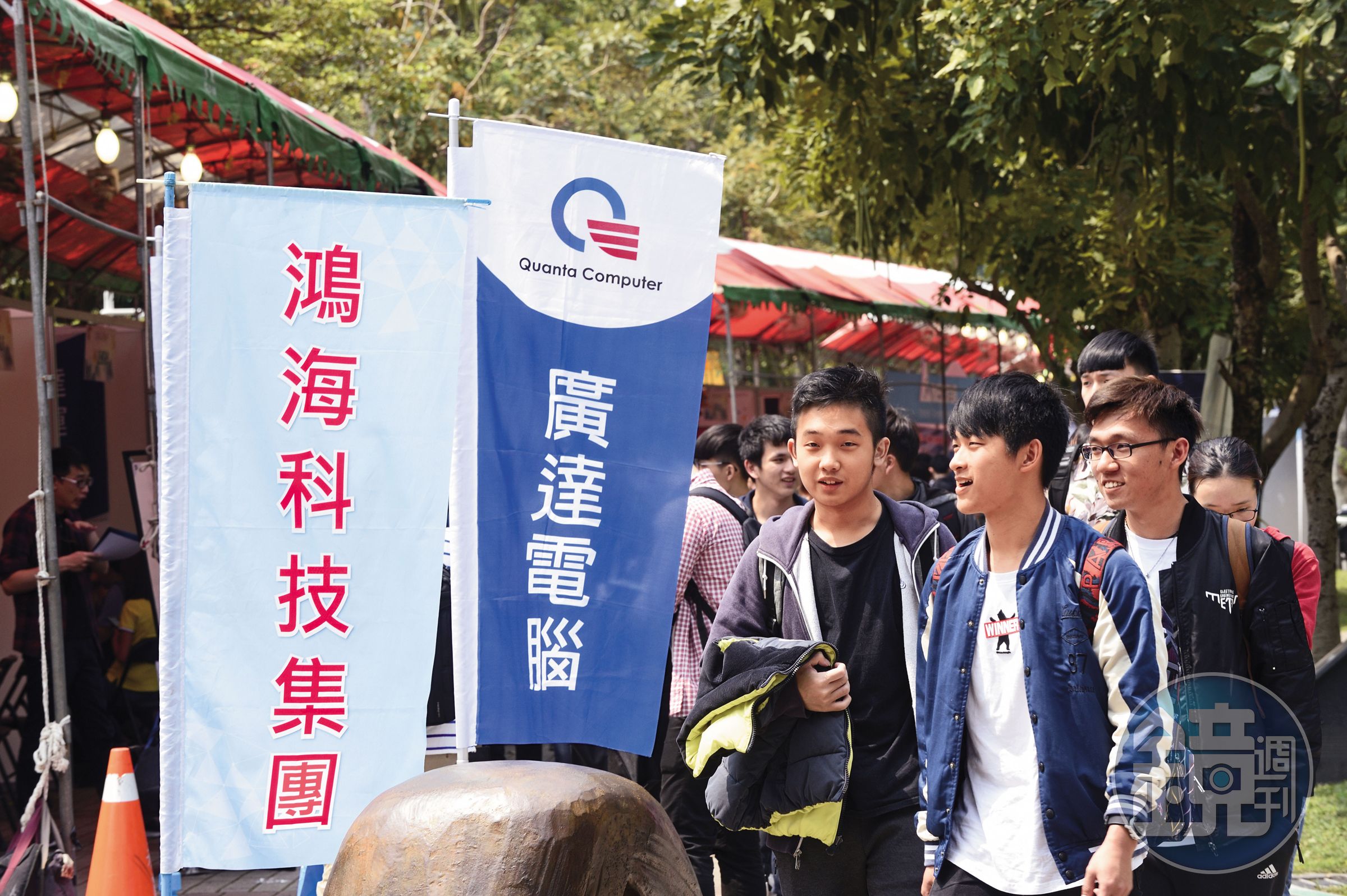 廣達受惠AI大爆發，逐步拉近與鴻海之間的差距。