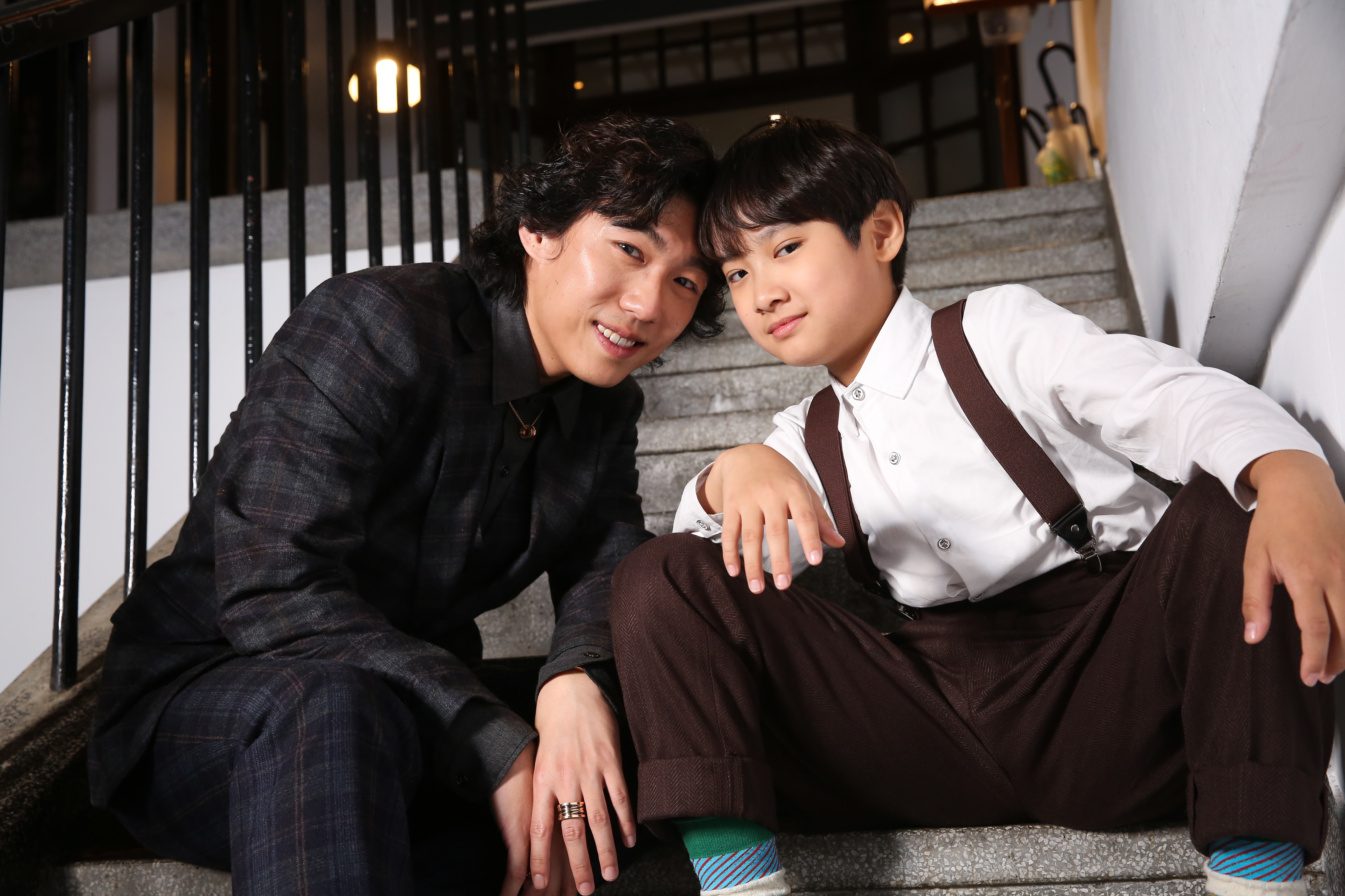 黃梓樂（右）與周漢寧（左）雖然在片中沒有對手戲，但周漢寧會不時逗黃梓樂，2人如同好朋友般歡樂。