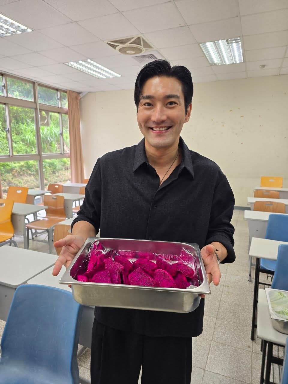 始源先前大方推薦台灣芒果，還被前總統蔡英文留言喊「崔議員」，讓「崔議員」稱號在台灣再度引發話題。（翻攝崔始源 Threads）