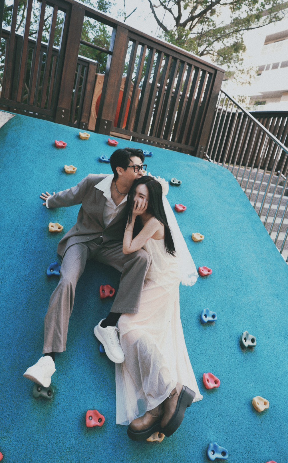 李玉璽與許允樂登記結婚，雙方家長都相當祝福。（晴空鳥提供）