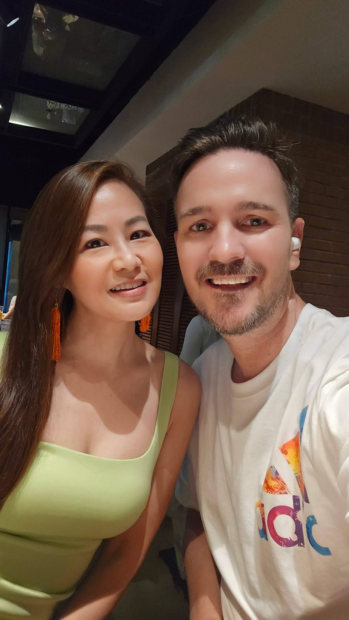 46歲的兩性作家欣西亞與美國老公Shane任翔結婚23年。（圖／翻攝自欣西亞與Shane任翔臉書）